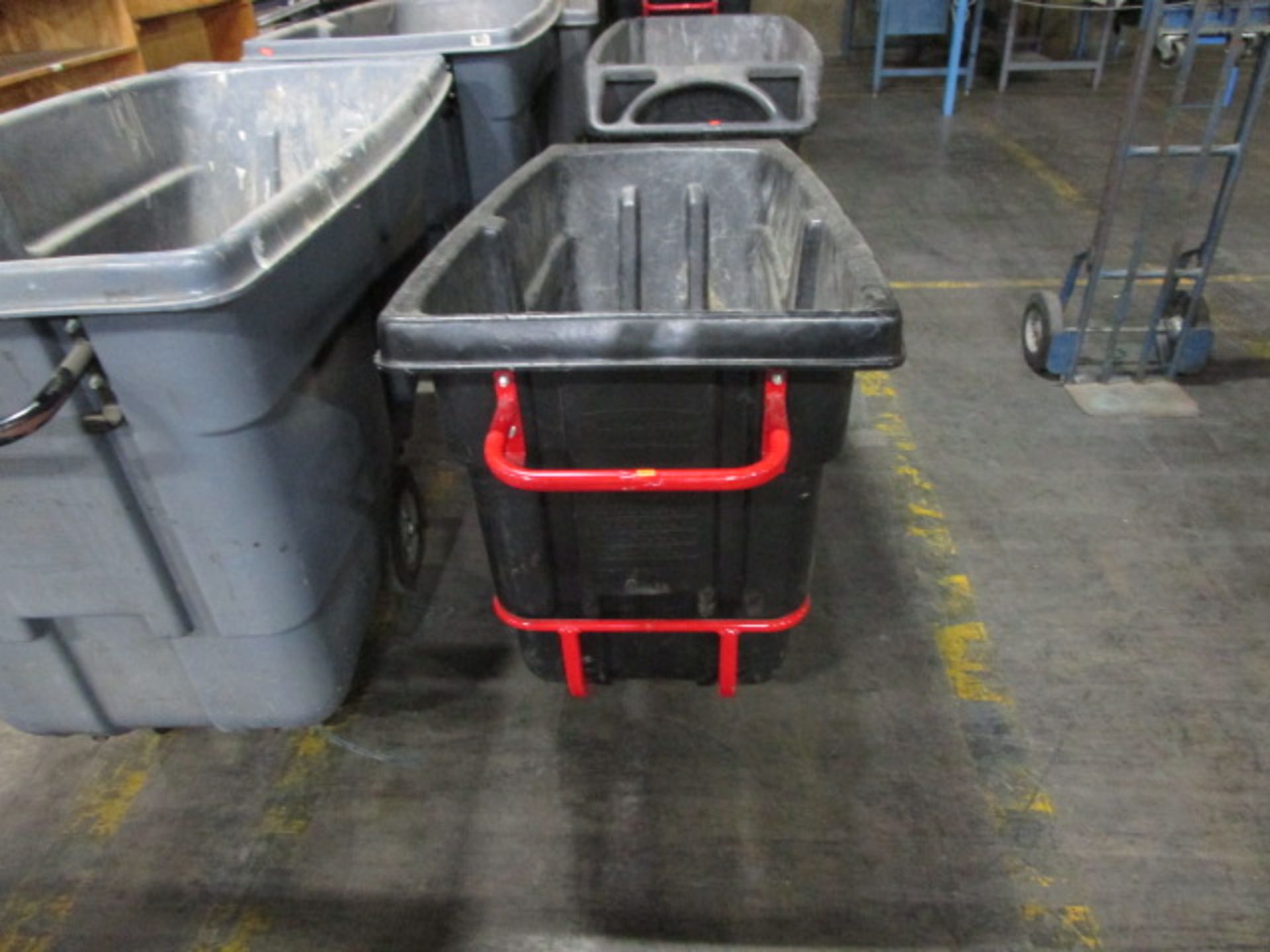 LOT TO INLCUDE GARBAGE MOVING BIN - Image 2 of 5