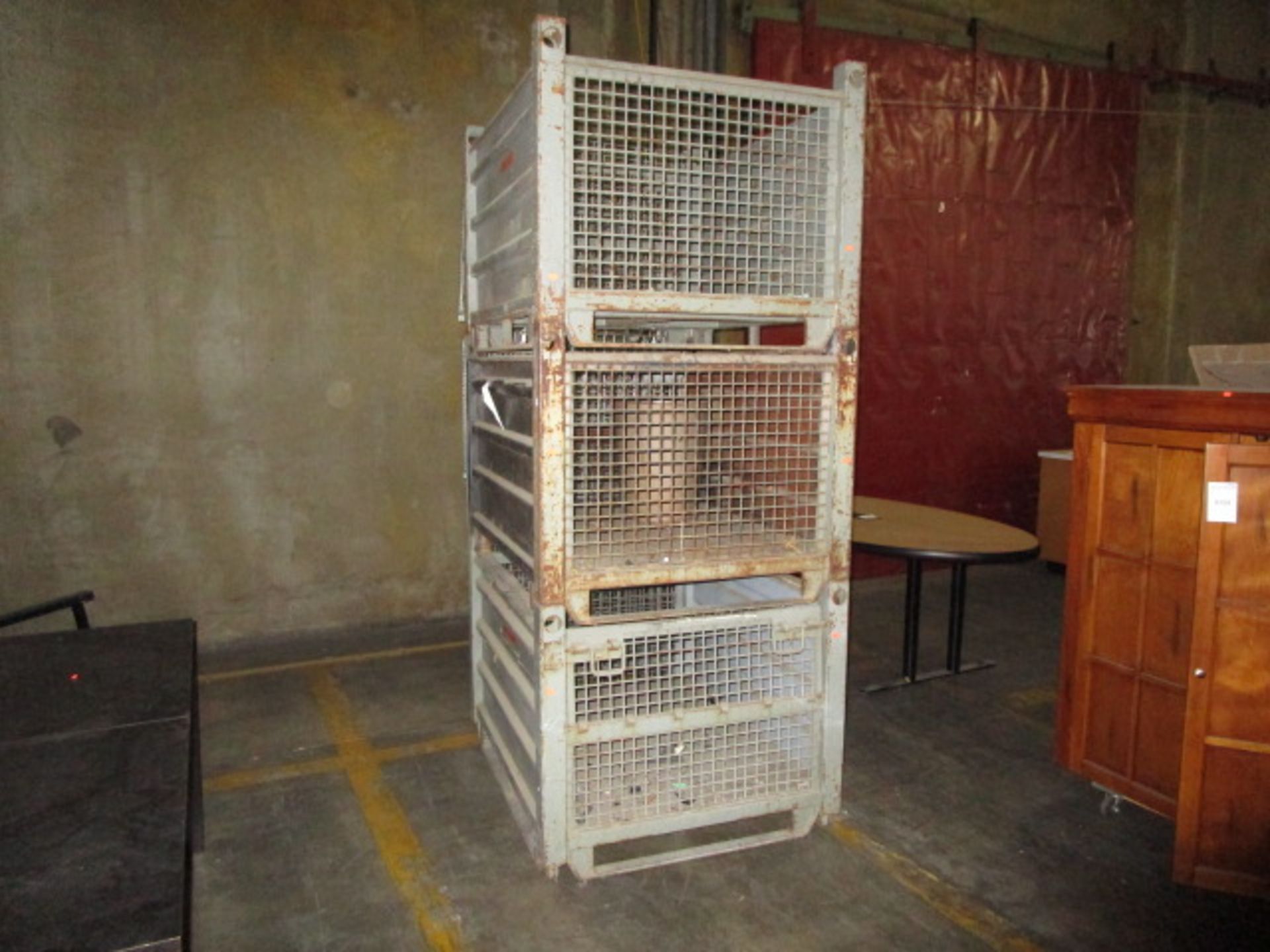 LOT TO INLCUDE 3 METAL SCREEN CAGES - Image 3 of 4