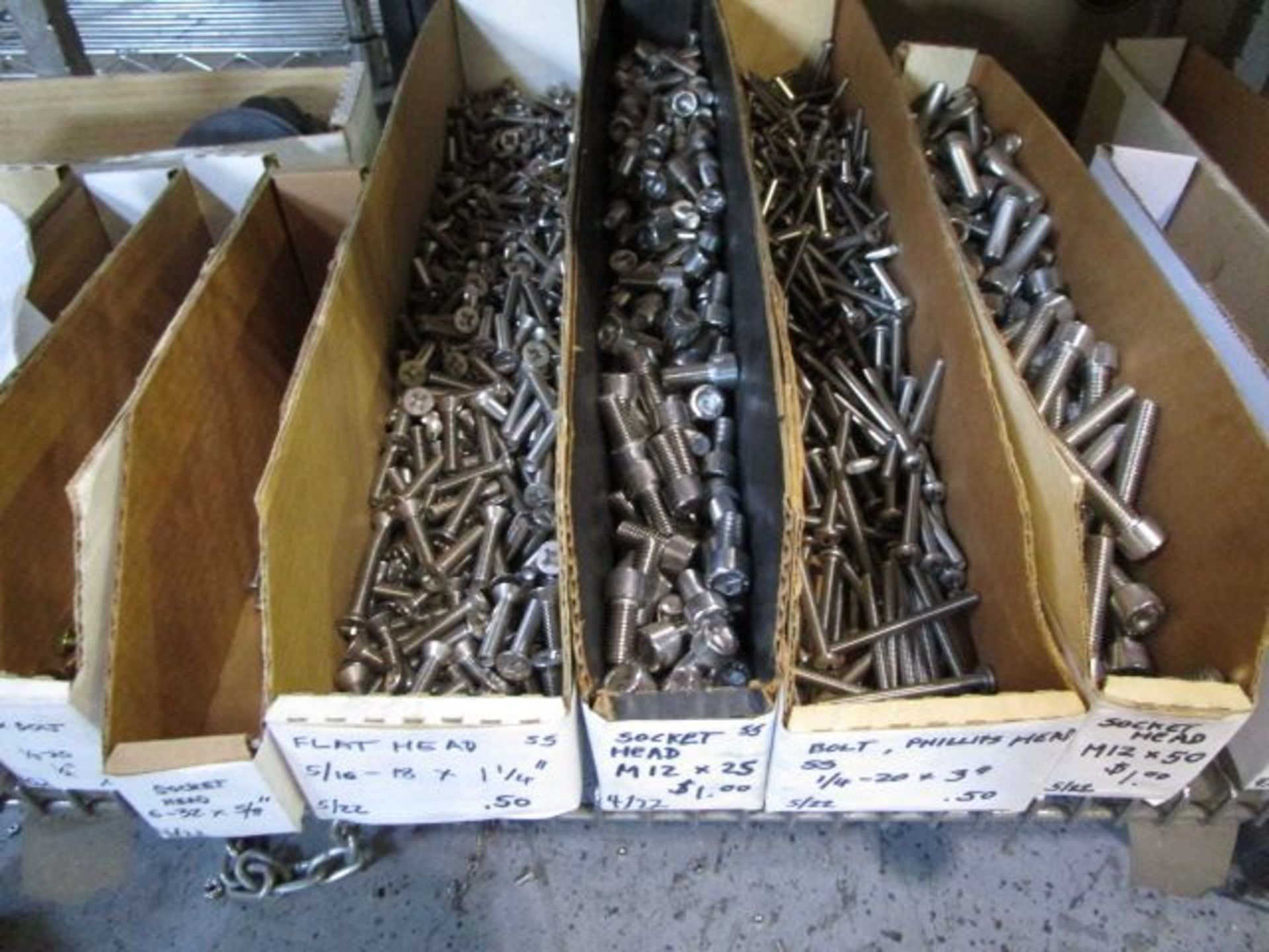 SHELVING UNIT OF ASSORTMENT OF WASHERS AND SCREWS - Image 9 of 10