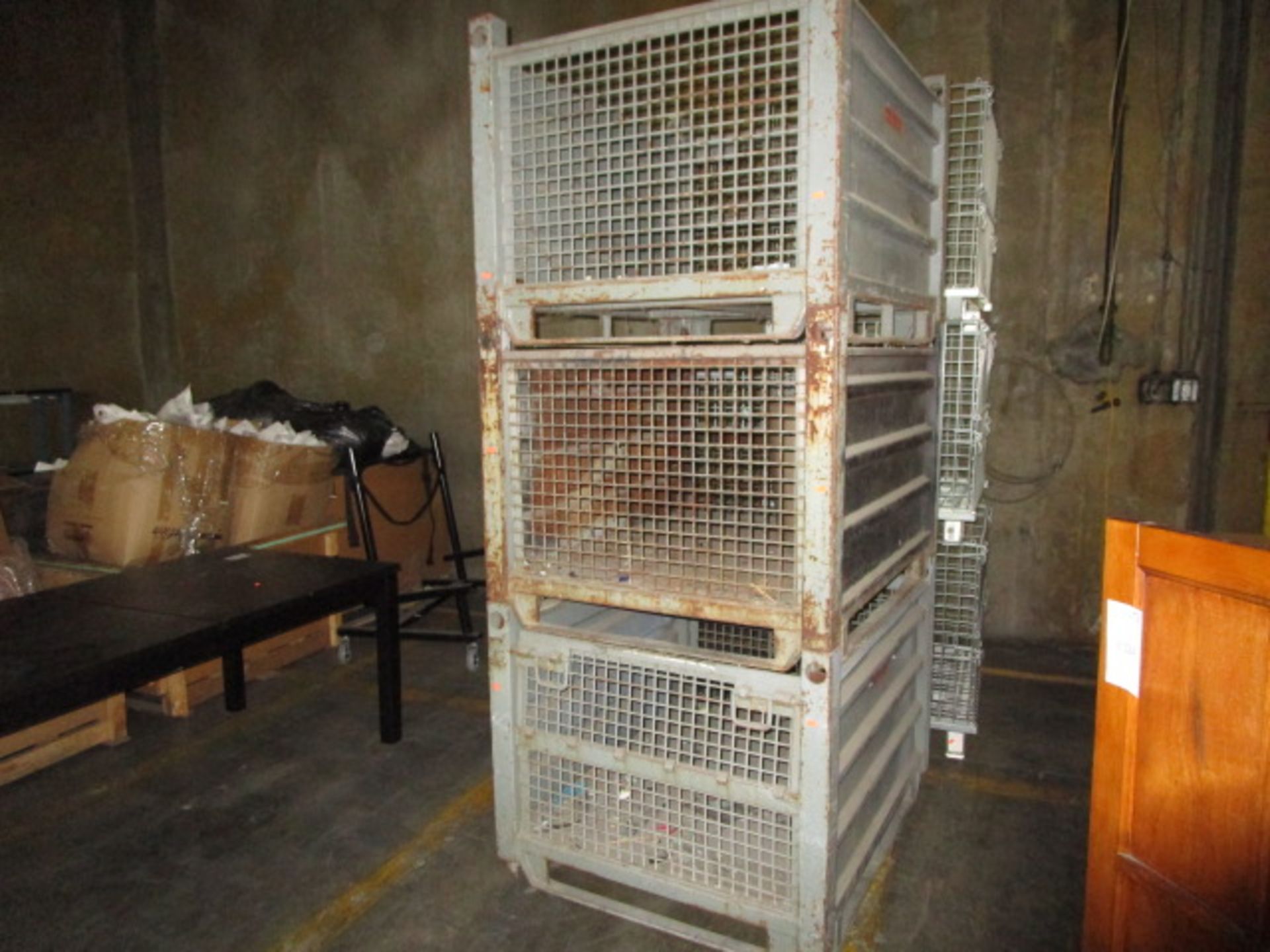 LOT TO INLCUDE 3 METAL SCREEN CAGES - Image 4 of 4