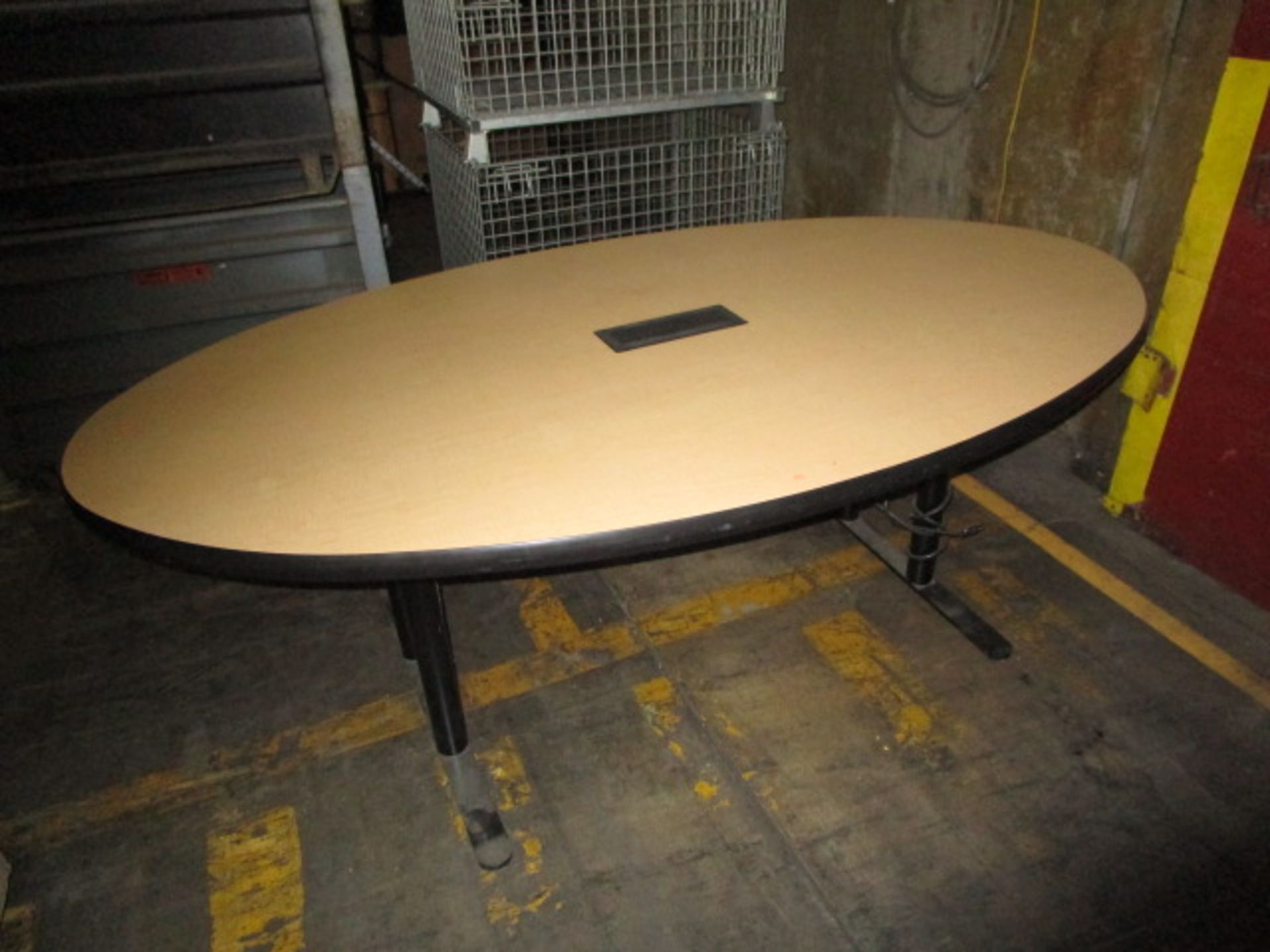 LOT TO INLCUDE OVAL TABLE - Image 2 of 4