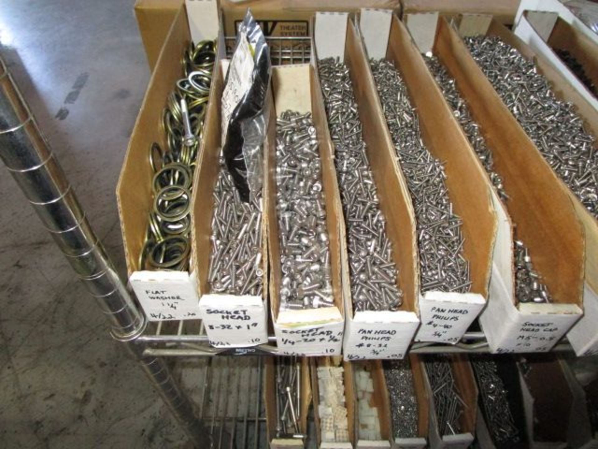 SHELVING UNIT OF ASSORTMENT OF SCREWS - Image 7 of 11