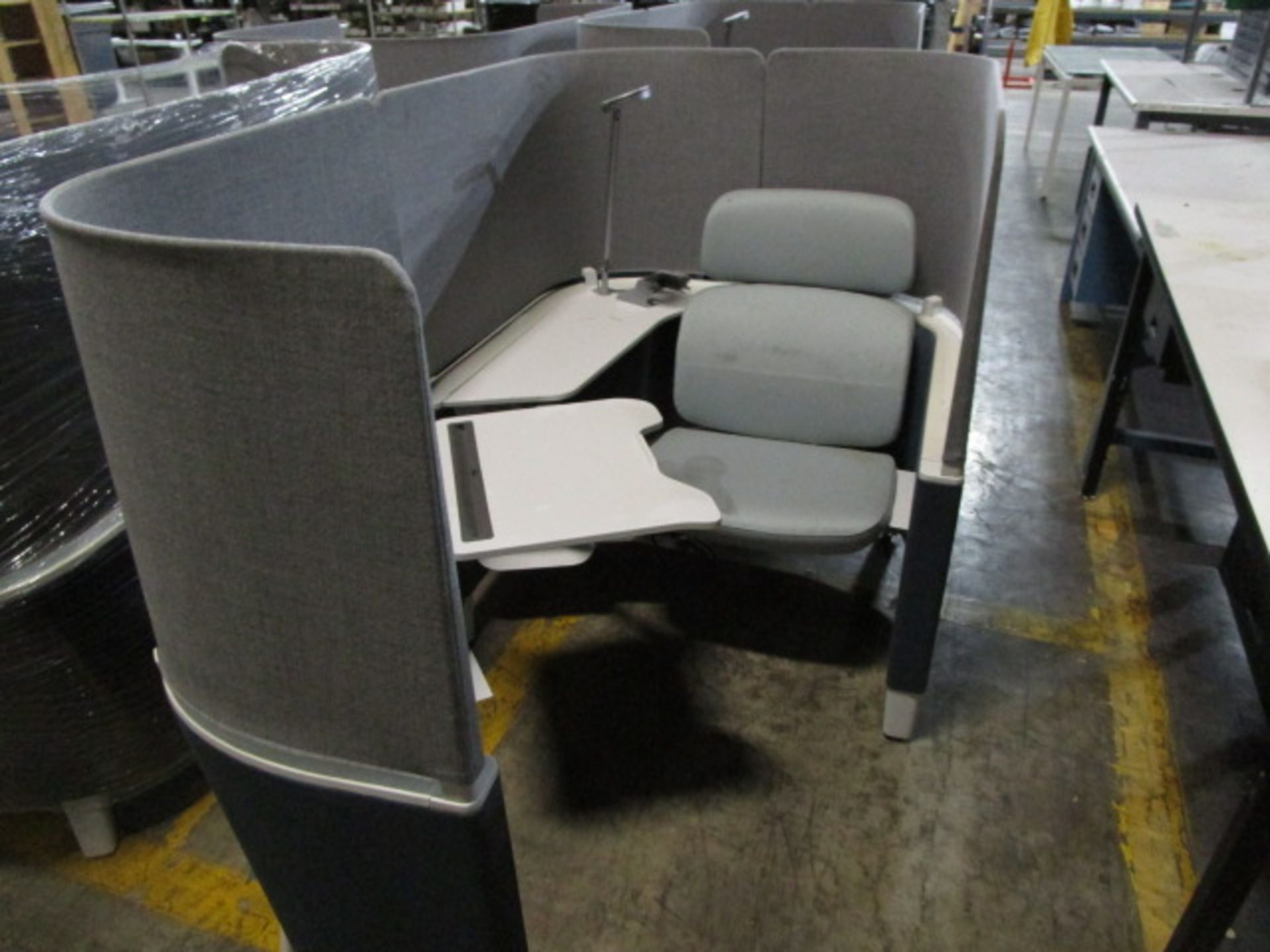 LOT TO INLCUDE STEELCASE PRIVACY POD W/ EXTENSION - Image 2 of 7