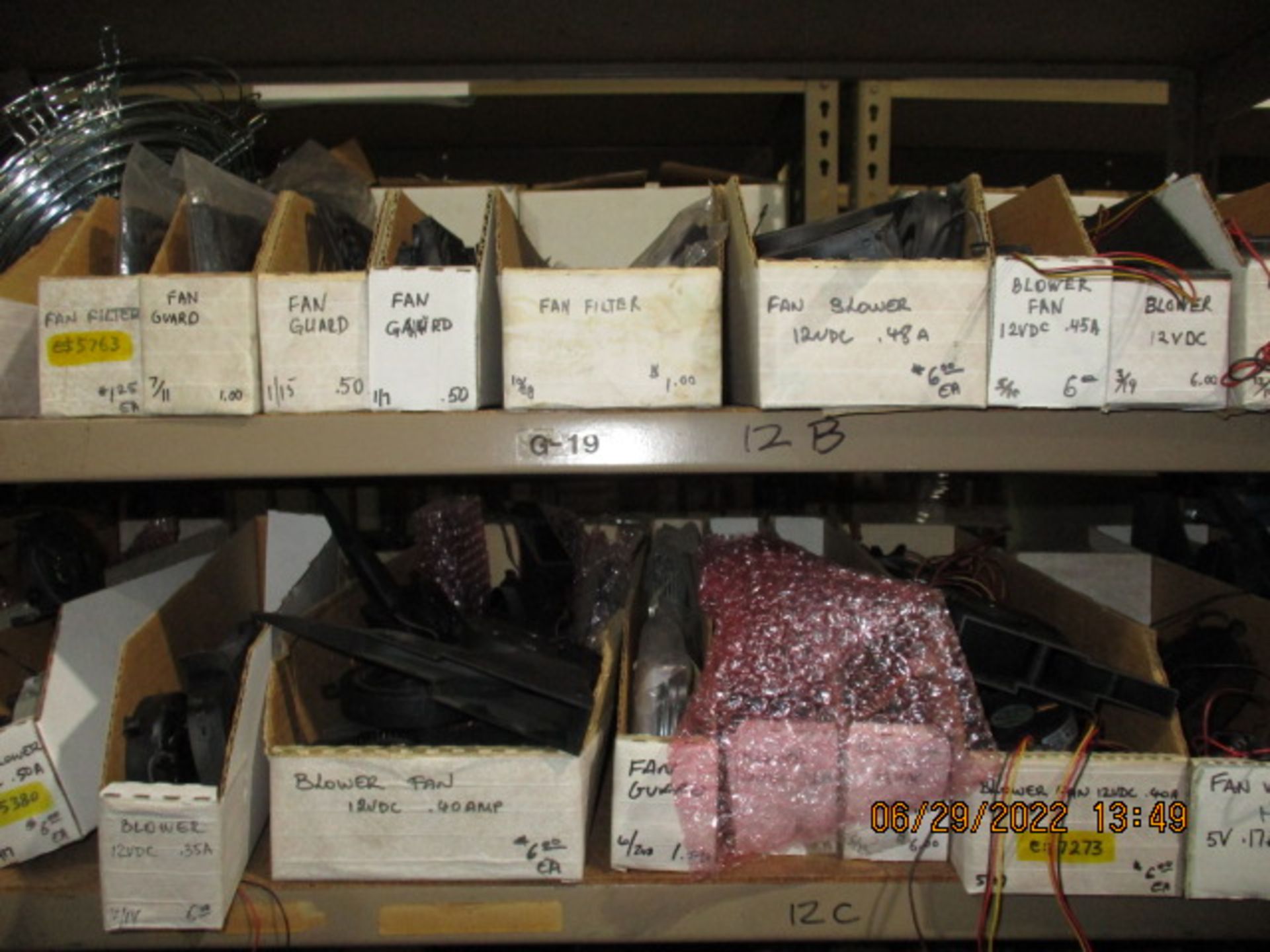 CONTENTS OF SHELVING UNIT CONSISTING OF ASSORTMENT OF FANS AND FAN ACCESSORIES - Image 3 of 13