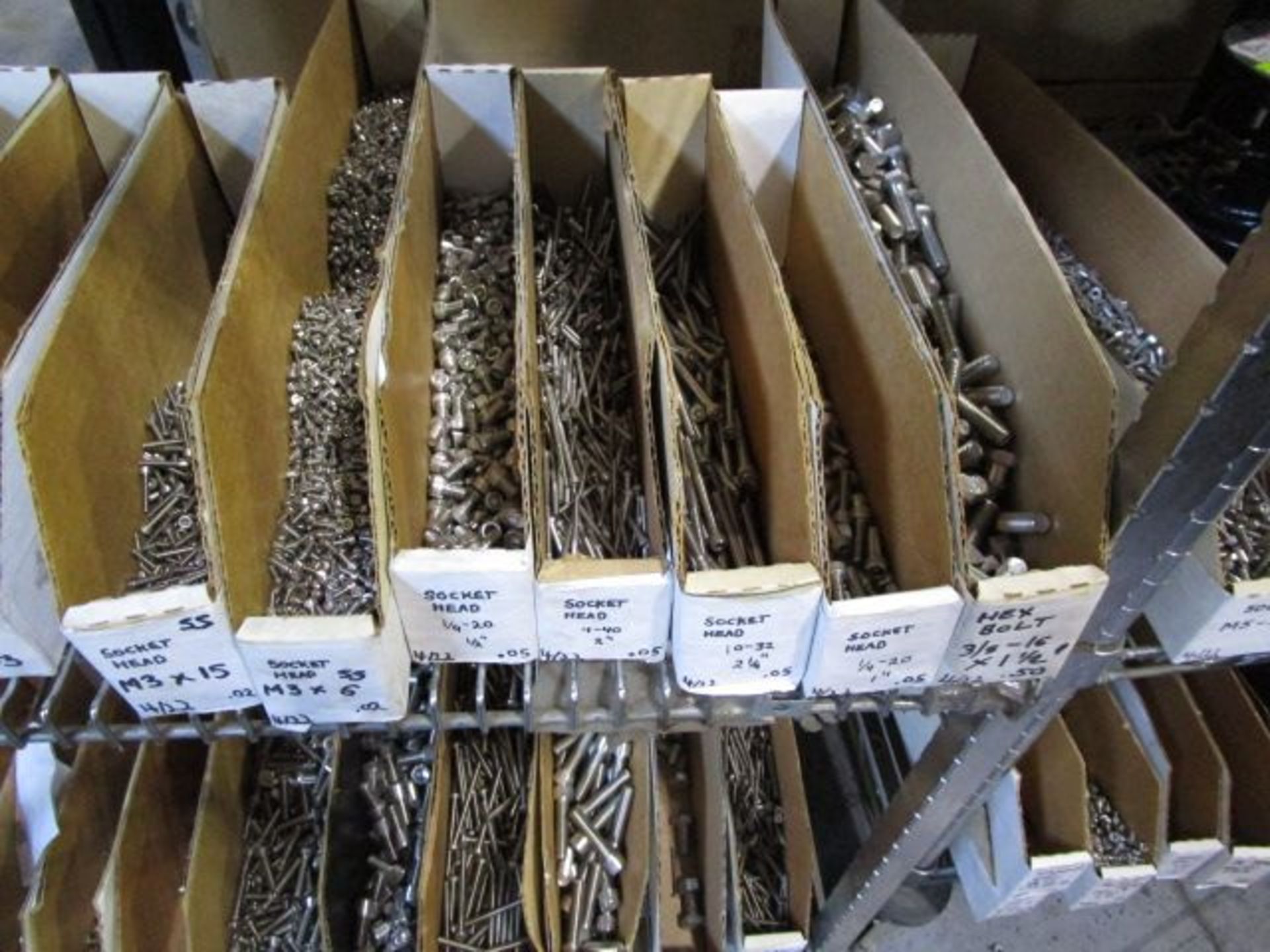 SHELVING UNIT OF ASSORTMENT OF WASHERS AND SCREWS - Image 7 of 10