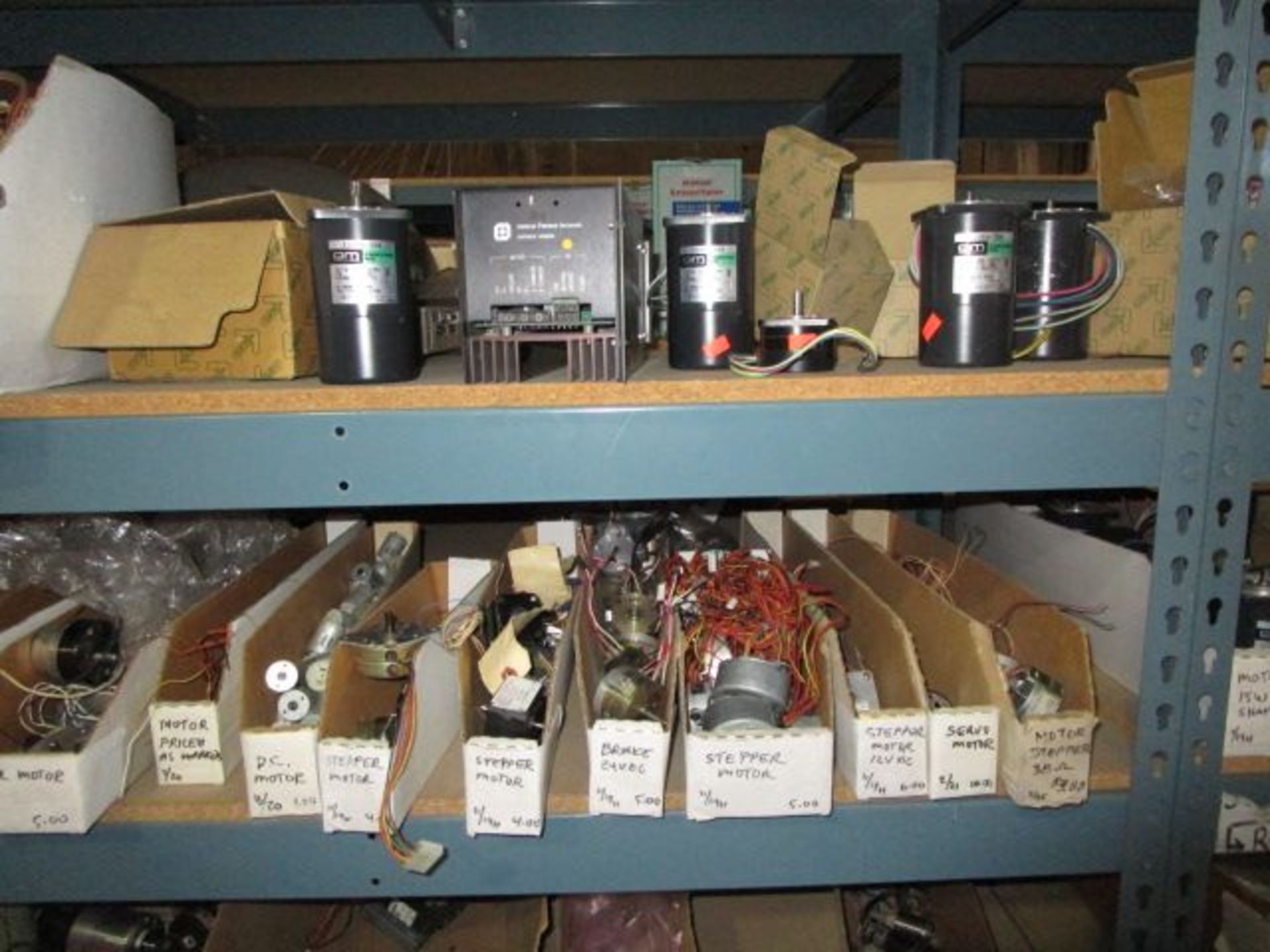 SHELVING UNIT OF ASSORTMENT OF MOTORS - Image 4 of 13