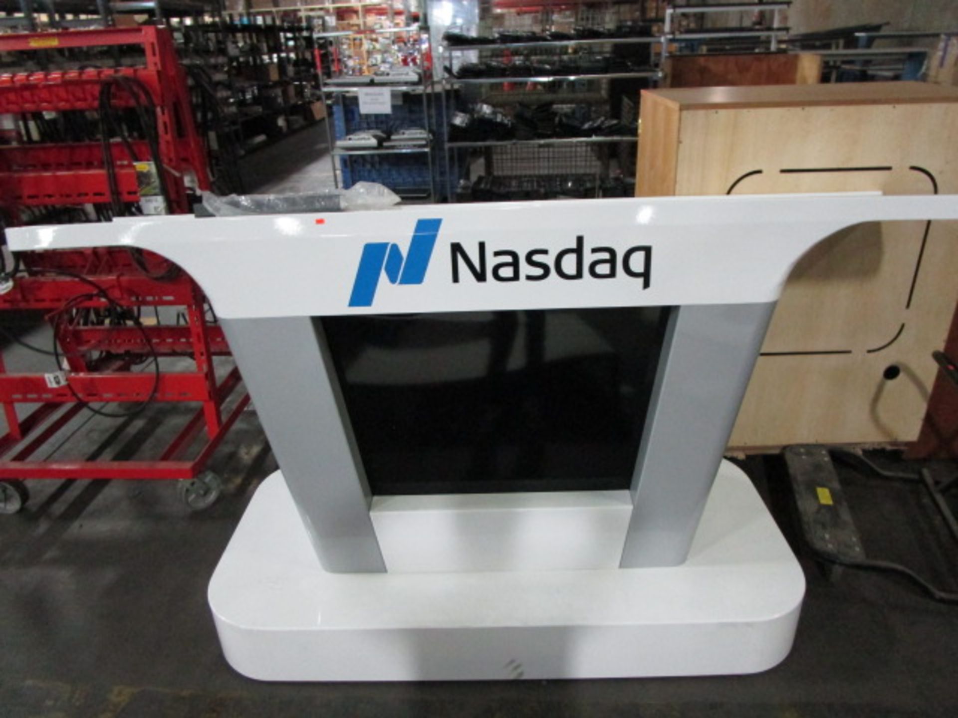 LOT TO INLCUDE NASDAQ PODIUM - Image 3 of 7