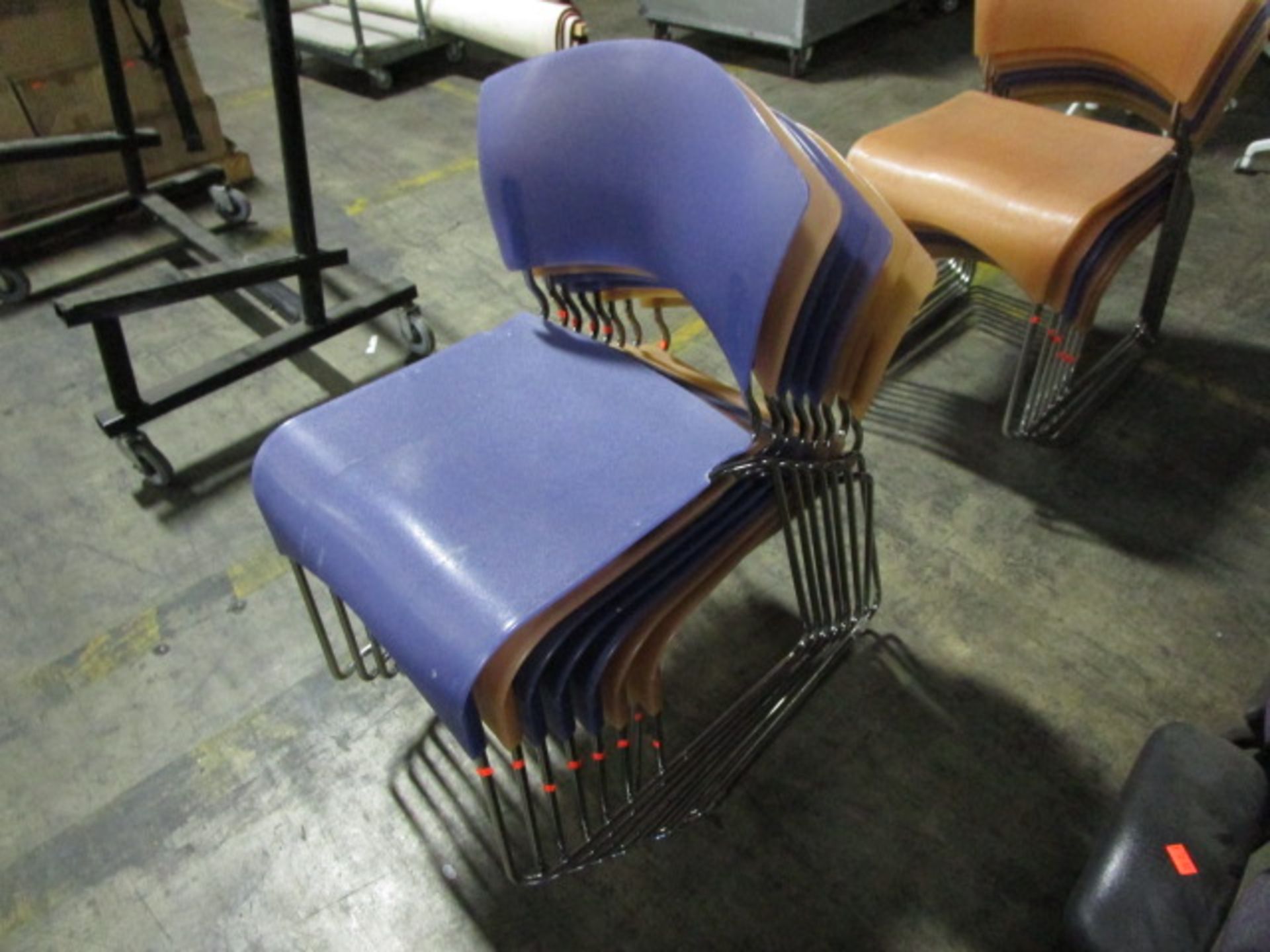 LOT TO INLCUDE QTY OF 8 PLASTIC CHAIRS - Image 6 of 6