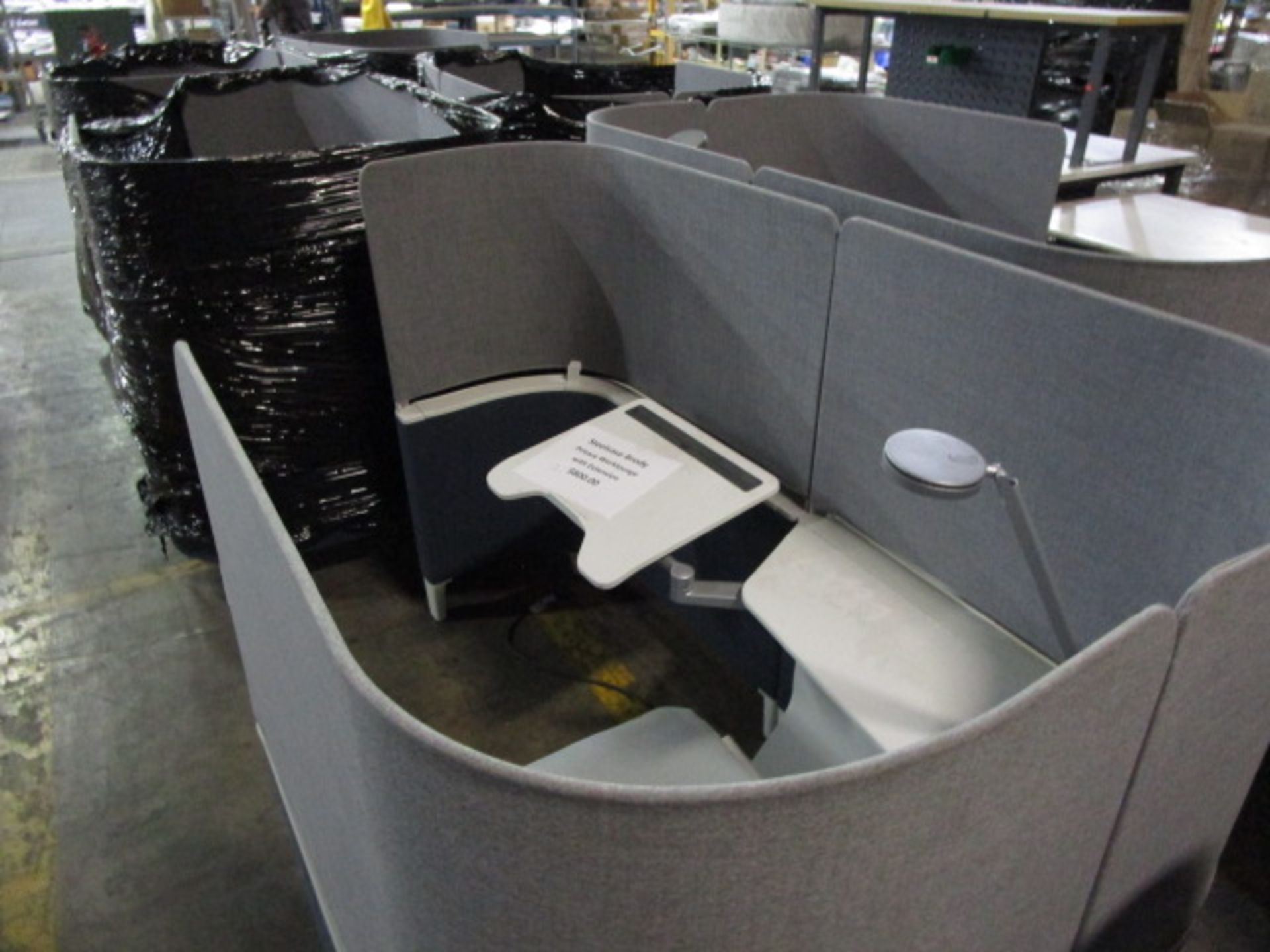 LOT TO INLCUDE STEELCASE PRIVACY POD W/ EXTENSION - Image 3 of 5