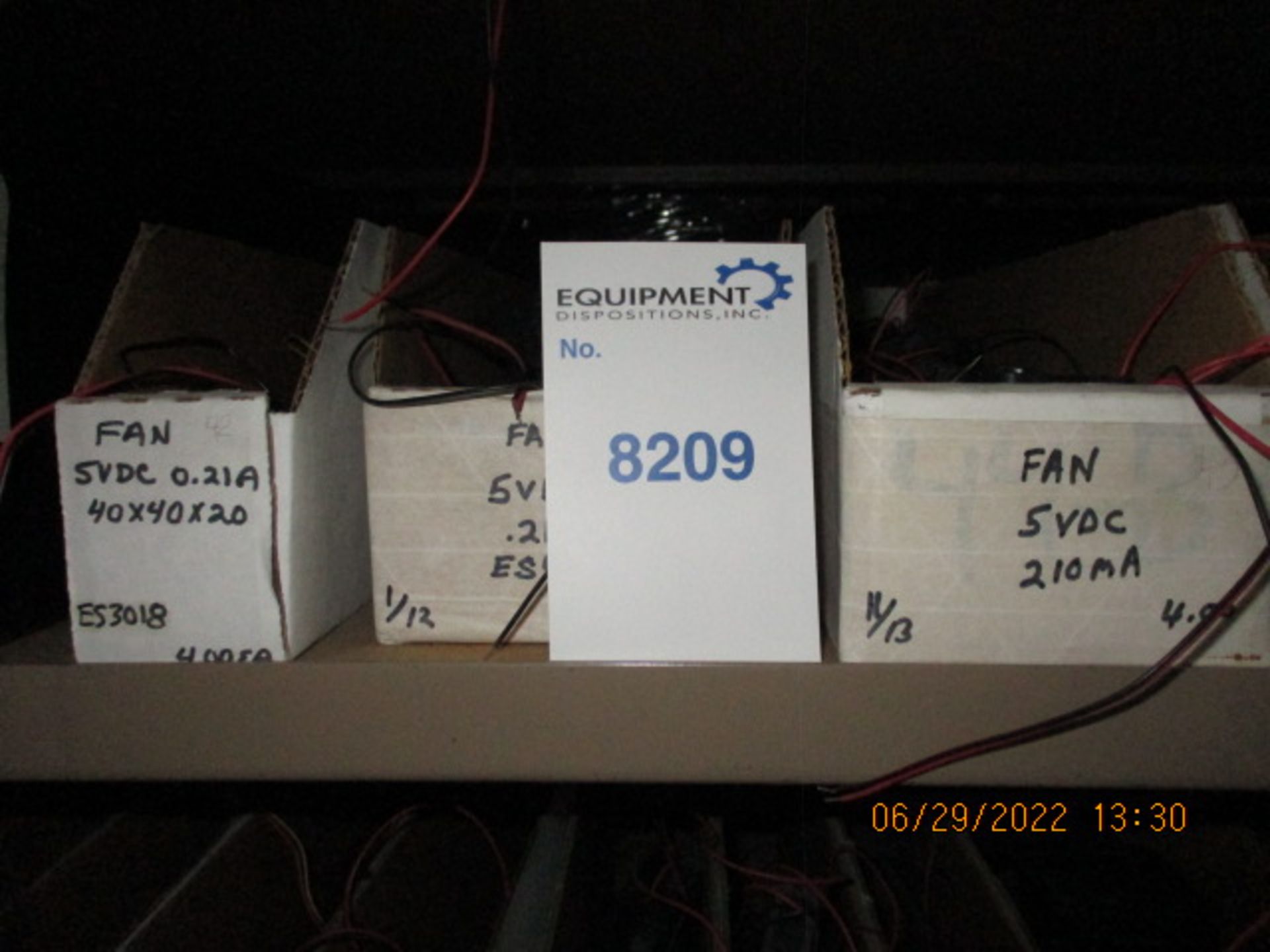 CONTENTS OF SHELVING UNIT CONSISTING OF ASSORTMENT OF FANS