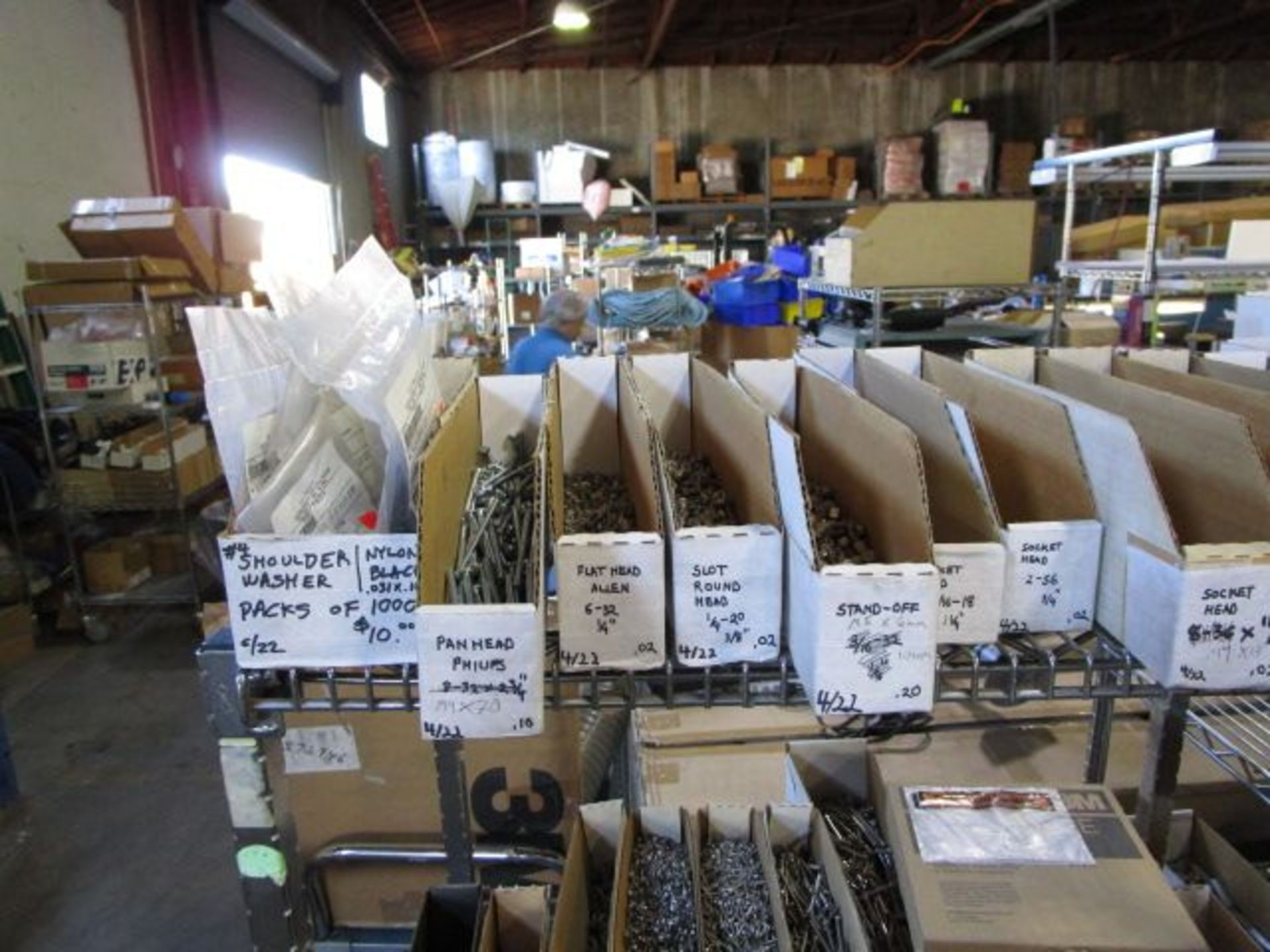 SHELVING UNIT OF ASSORTMENT OF WASHERS AND SCREWS