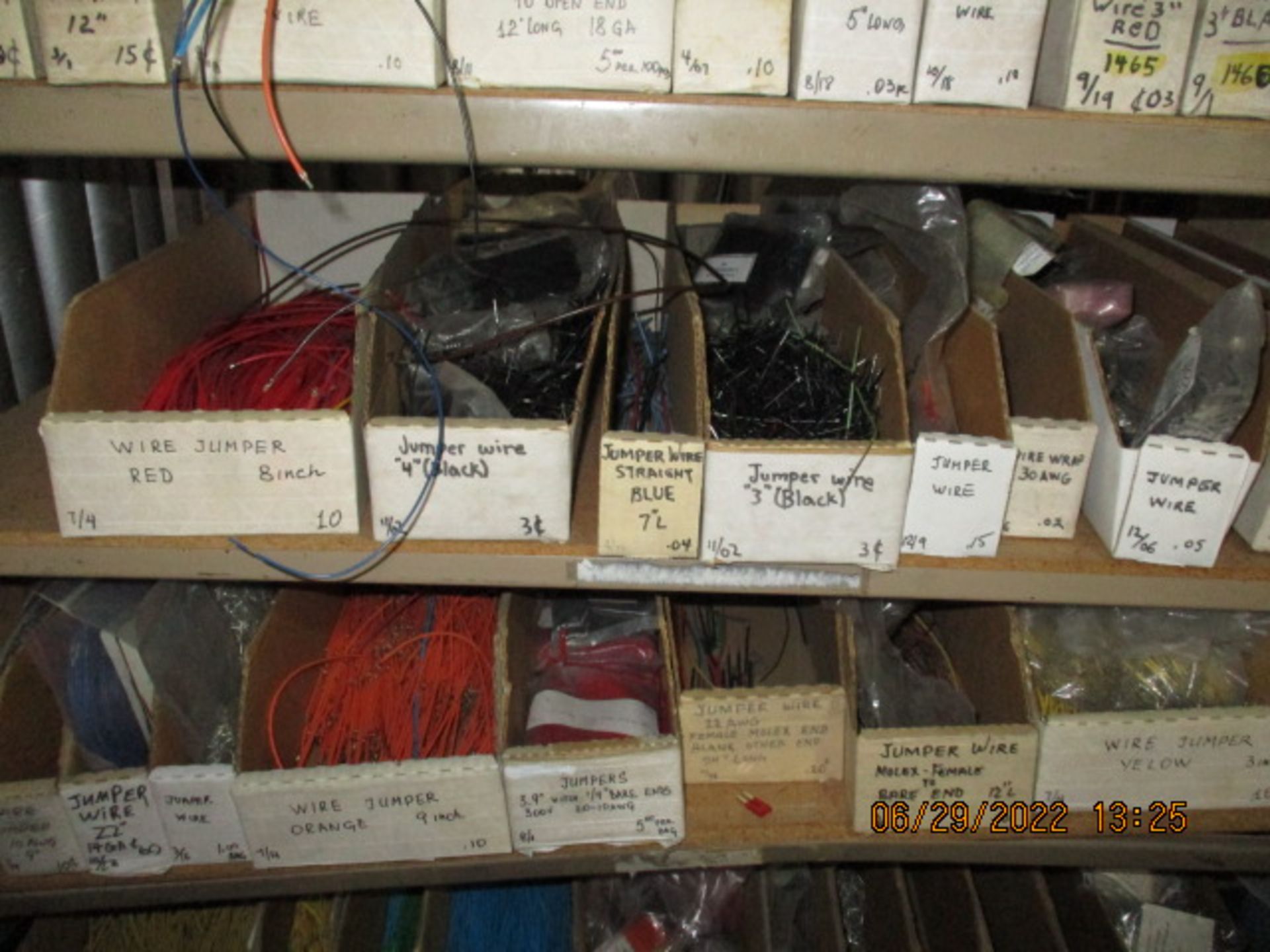 CONTENTS OF SHELVING UNIT CONSISTING OF ASSORTMENT OF JUMPER WIRES - Image 5 of 10
