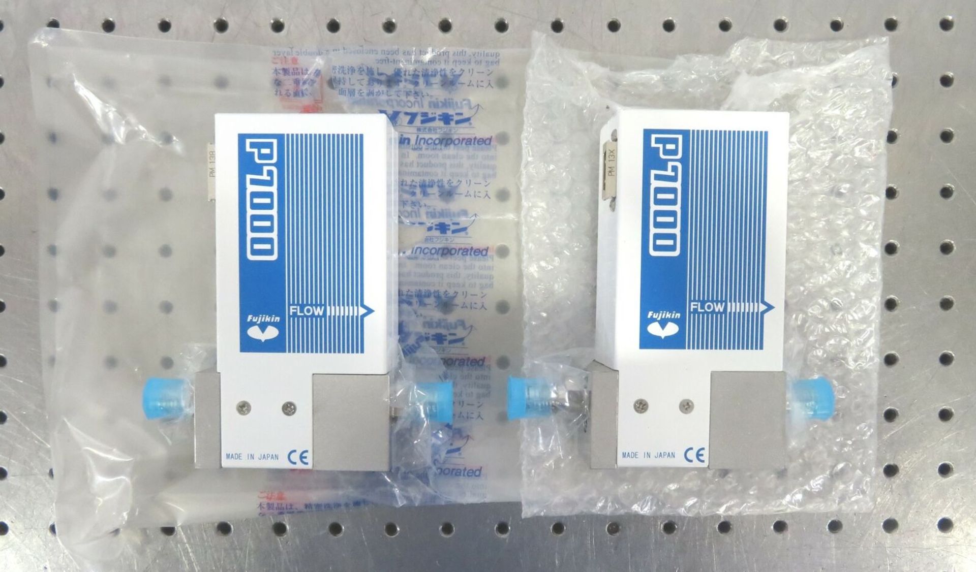 Lot (2) Fujikin P7000 Mass Flow Controller FCSP7002-4J2-F10A-CTW 20kPaG º"VCR