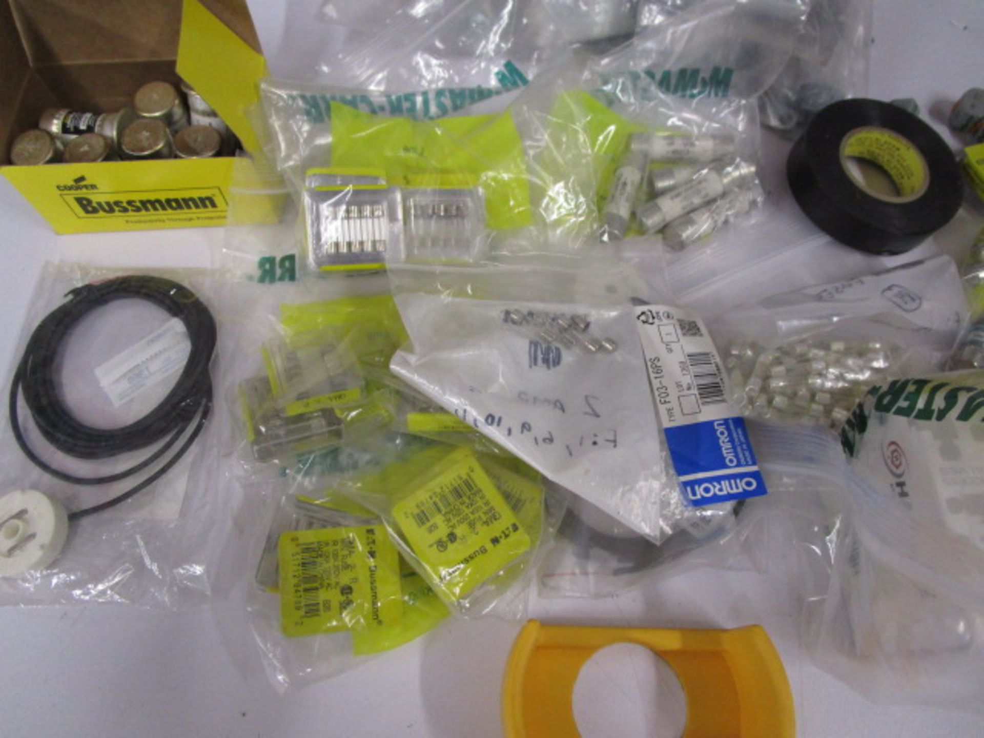 LOT TO INCLUDE: FUSES, ELECTRICAL TAPE, ORINGS - Image 4 of 7