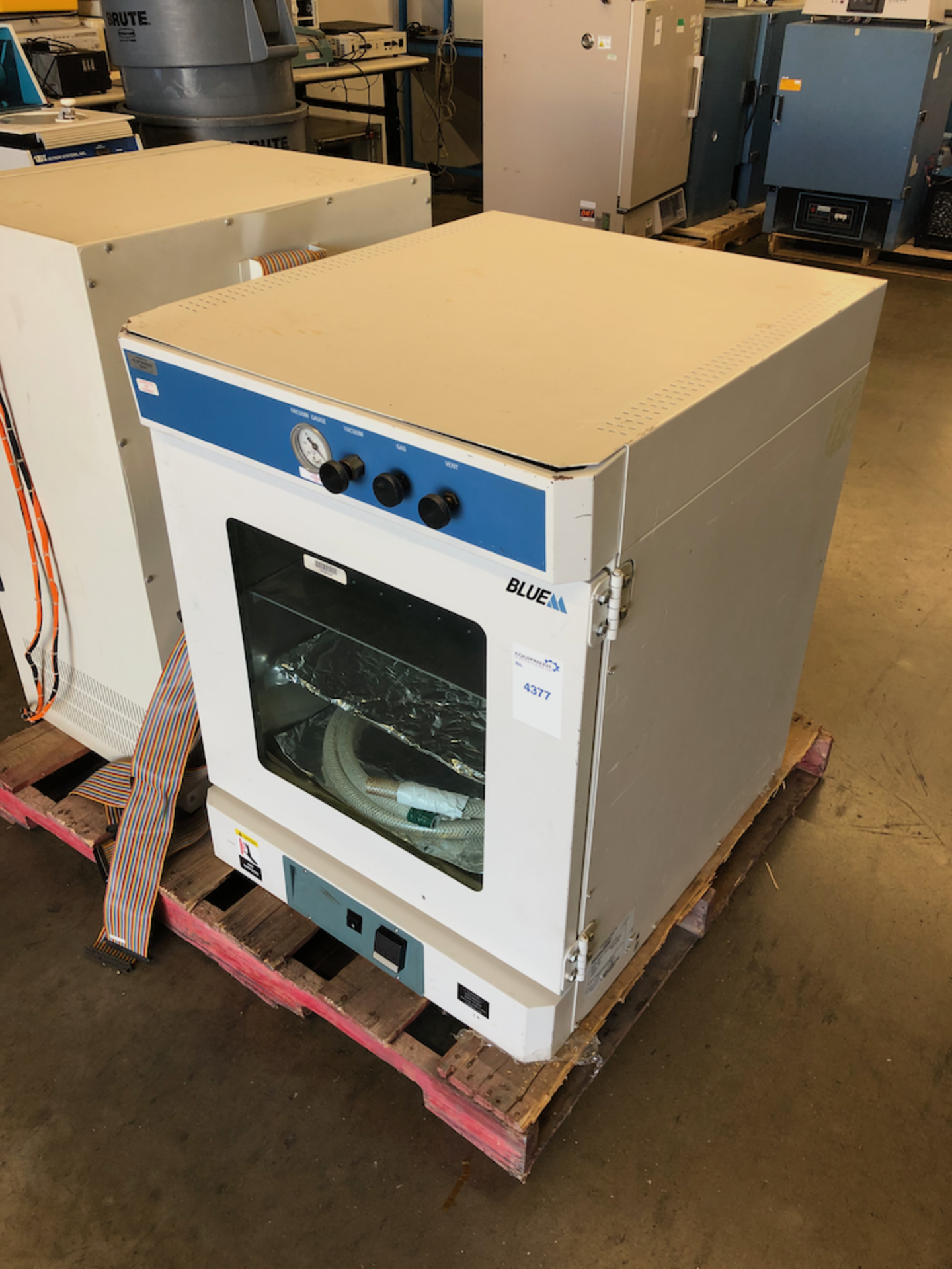 BLUE-M MODEL VO1824A VACUUM OVEN 260C - Image 2 of 6