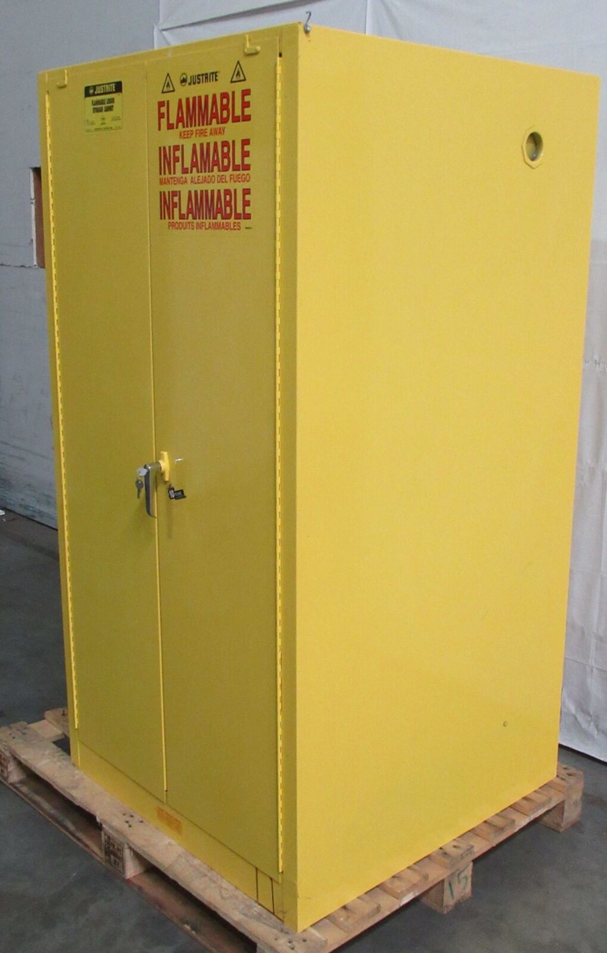 Justrite 25602 Flammable Liquid Storage Cabinet 60 Gallon/227 Liter - Image 2 of 2