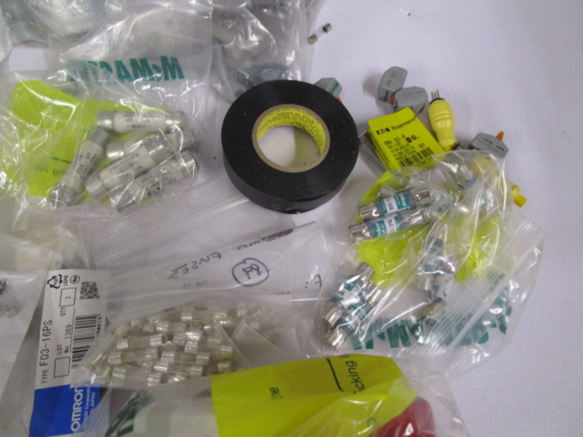 LOT TO INCLUDE: FUSES, ELECTRICAL TAPE, ORINGS - Image 6 of 7