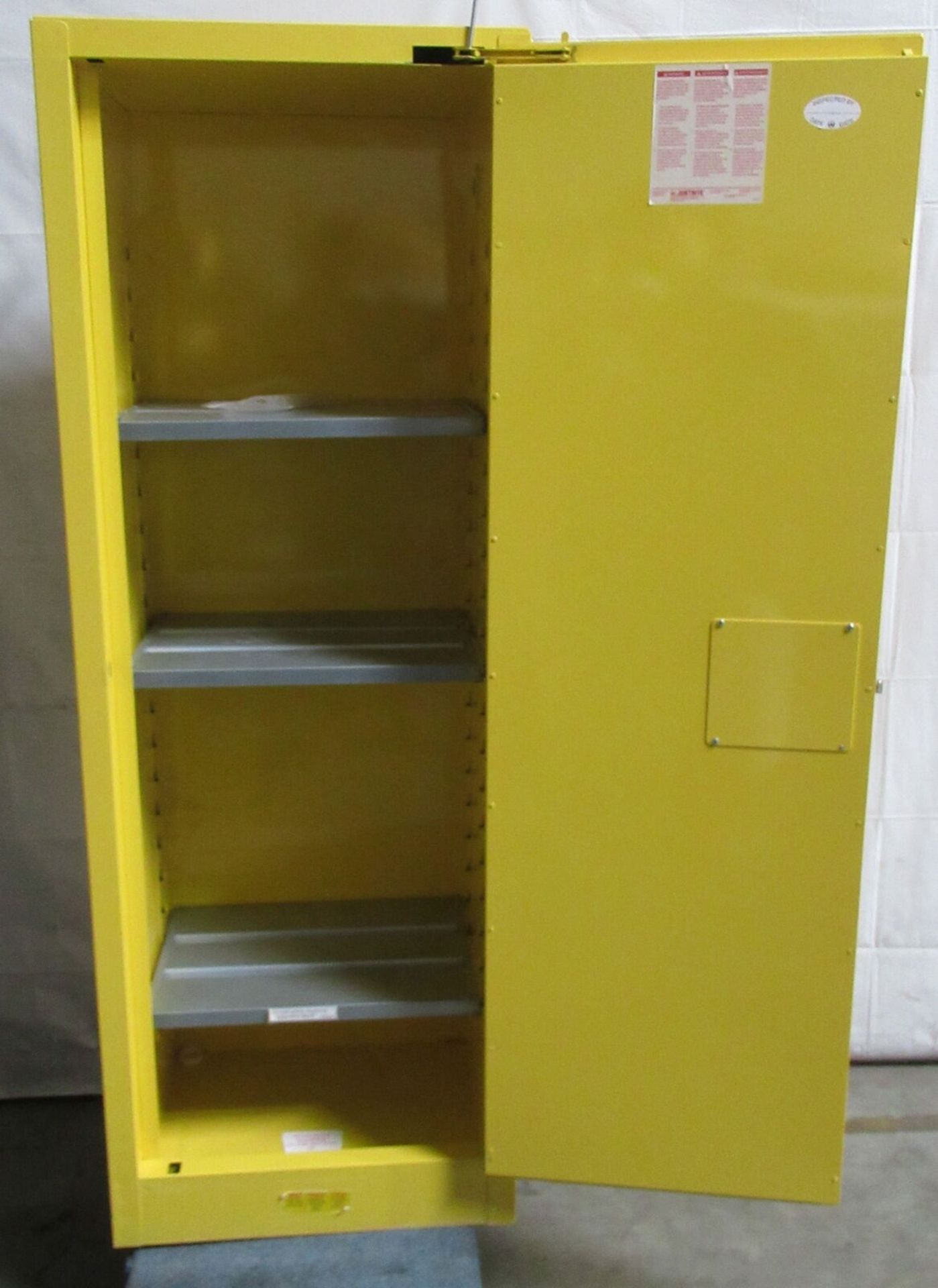 Justrite SC29824 Flammable Liquid Storage Cabinet 22 Gallon/83L Capacity - Image 2 of 2