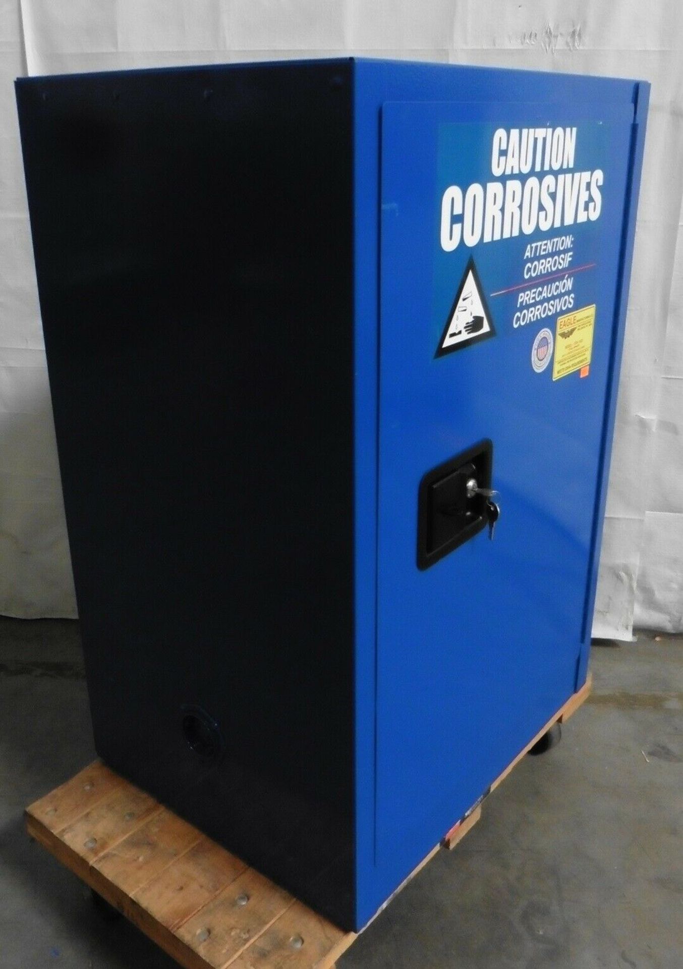 Eagle Manufacturing CRA 1925 Acid & Corrosives Storage Cabinet 12 Gallon