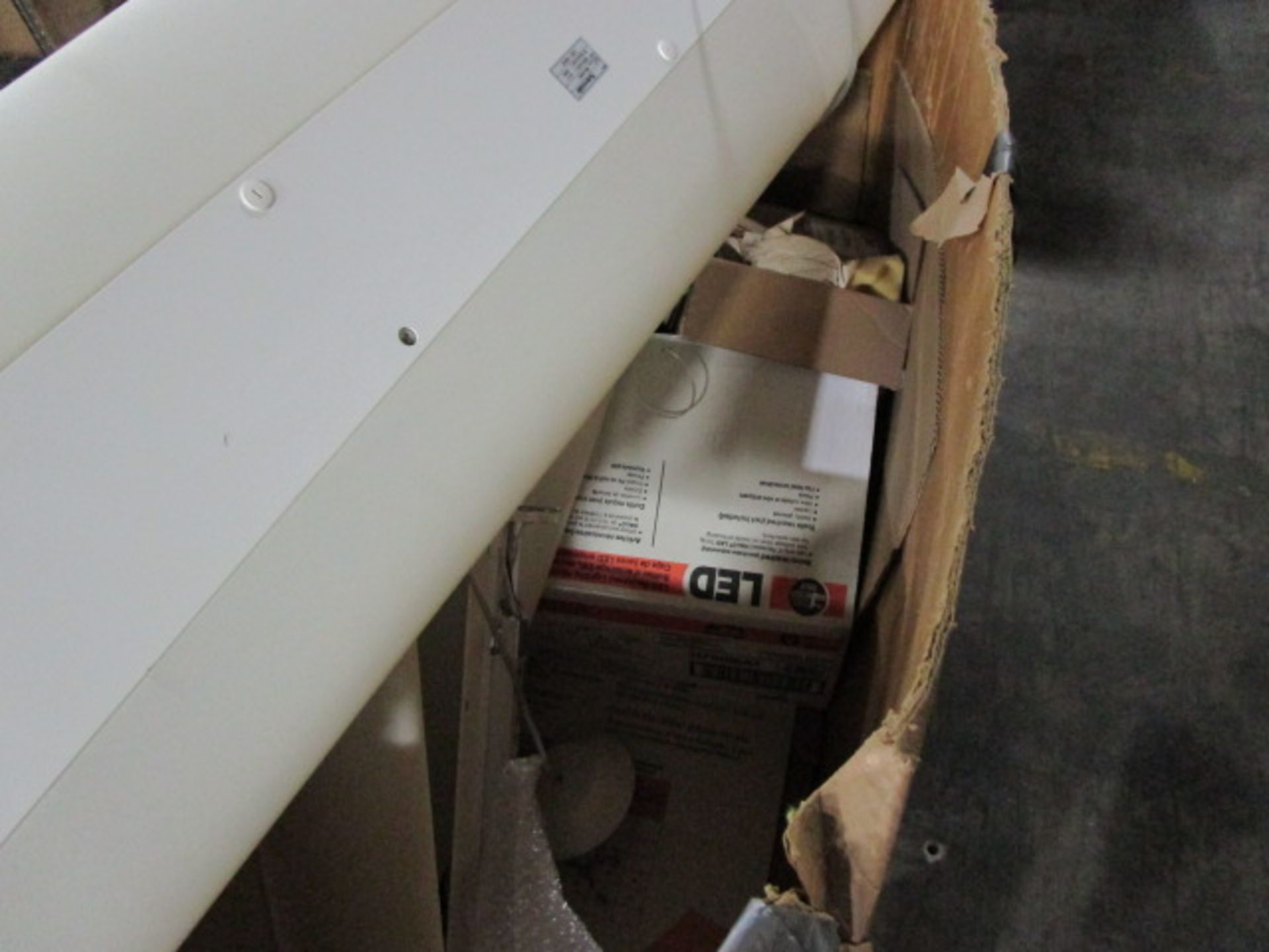 BOX CONTAINING AIRPLANE WING LIGHTS - Image 5 of 5