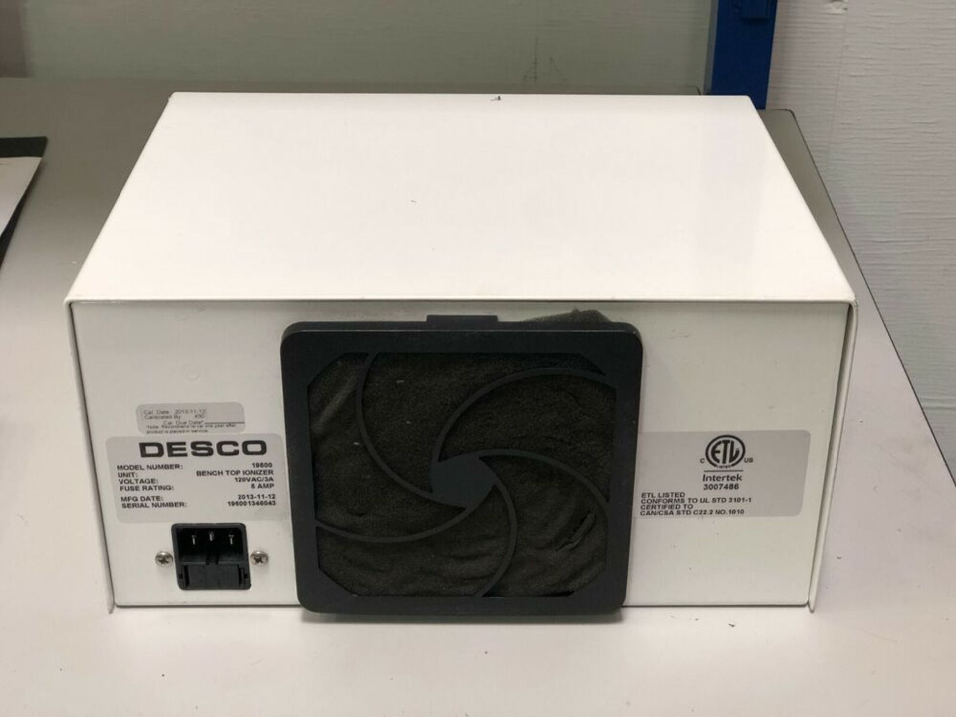 Desco 19500 Bench Top Benchtop Cleanroom Ionizer Blower w/ Heat 120VAC - Image 4 of 4