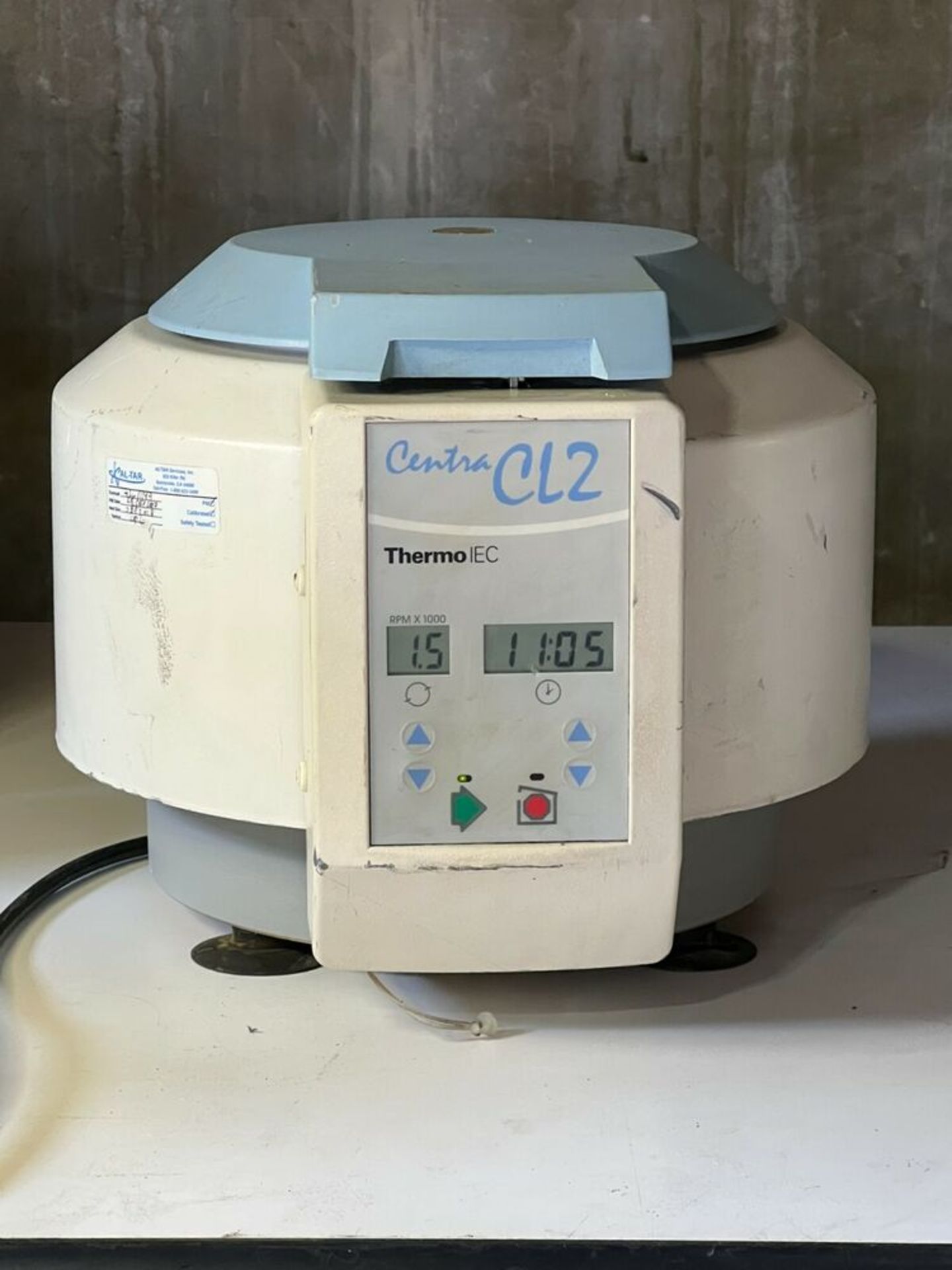 Thermo IEC Centra CL2 Centrifuge w/ 002360F 236 Aerocarrier Trunnion Rotor CL-2