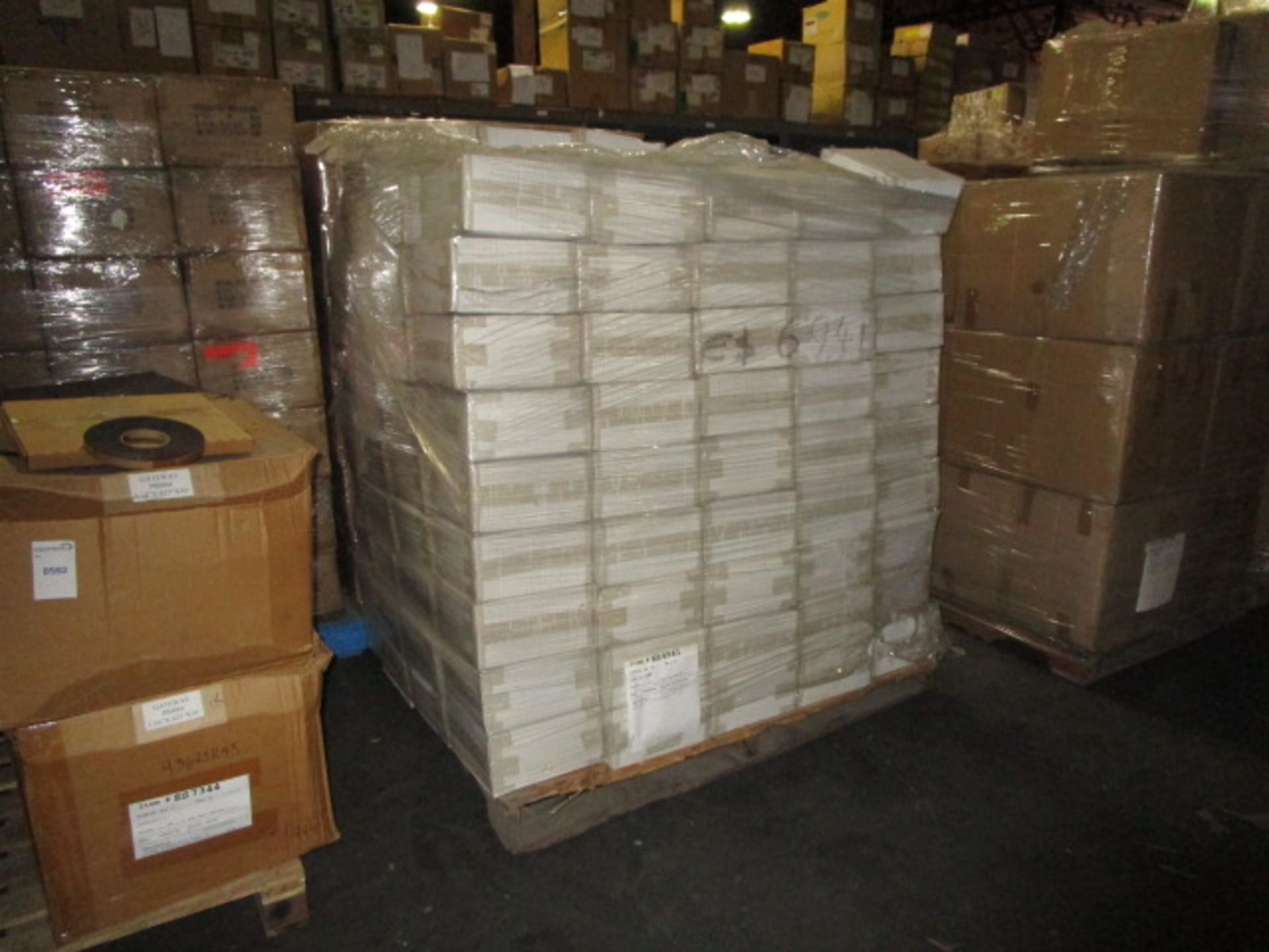 PALLET CONTAINING CONTENTS OF INTERPED SHOE COVERS FOR CLEANROOM - Image 2 of 3