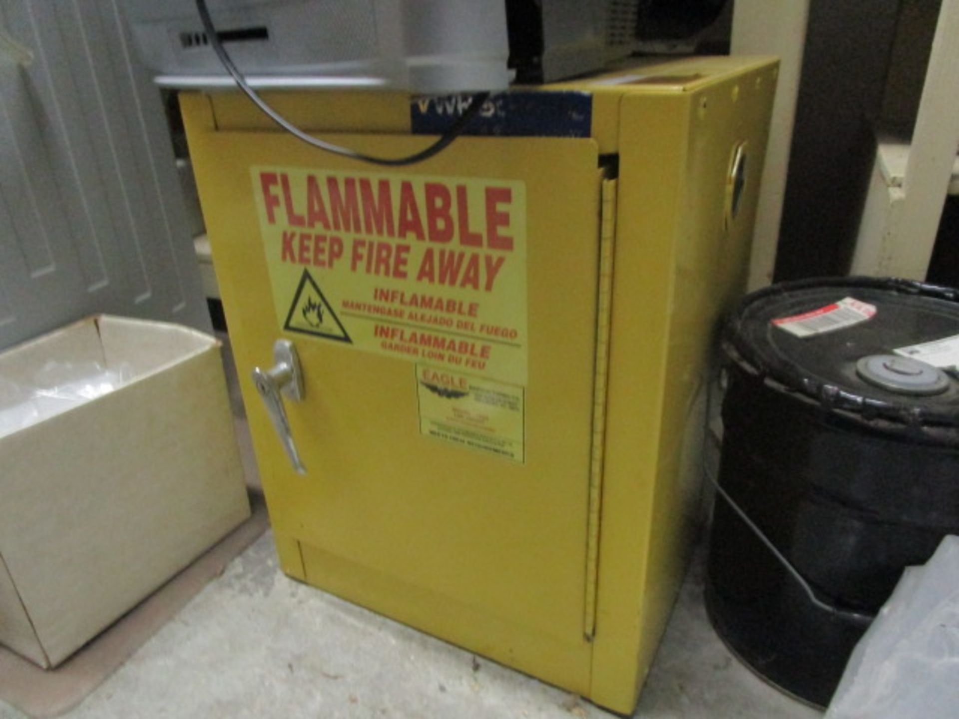 EAGLE model 1904 flammable cabinet (Yellow) - Image 3 of 5