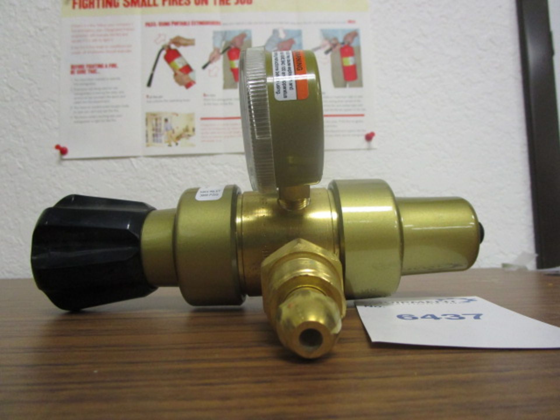 VWR gas regulator Ar/He/N2 50 psi CGA E-4 - Image 7 of 7