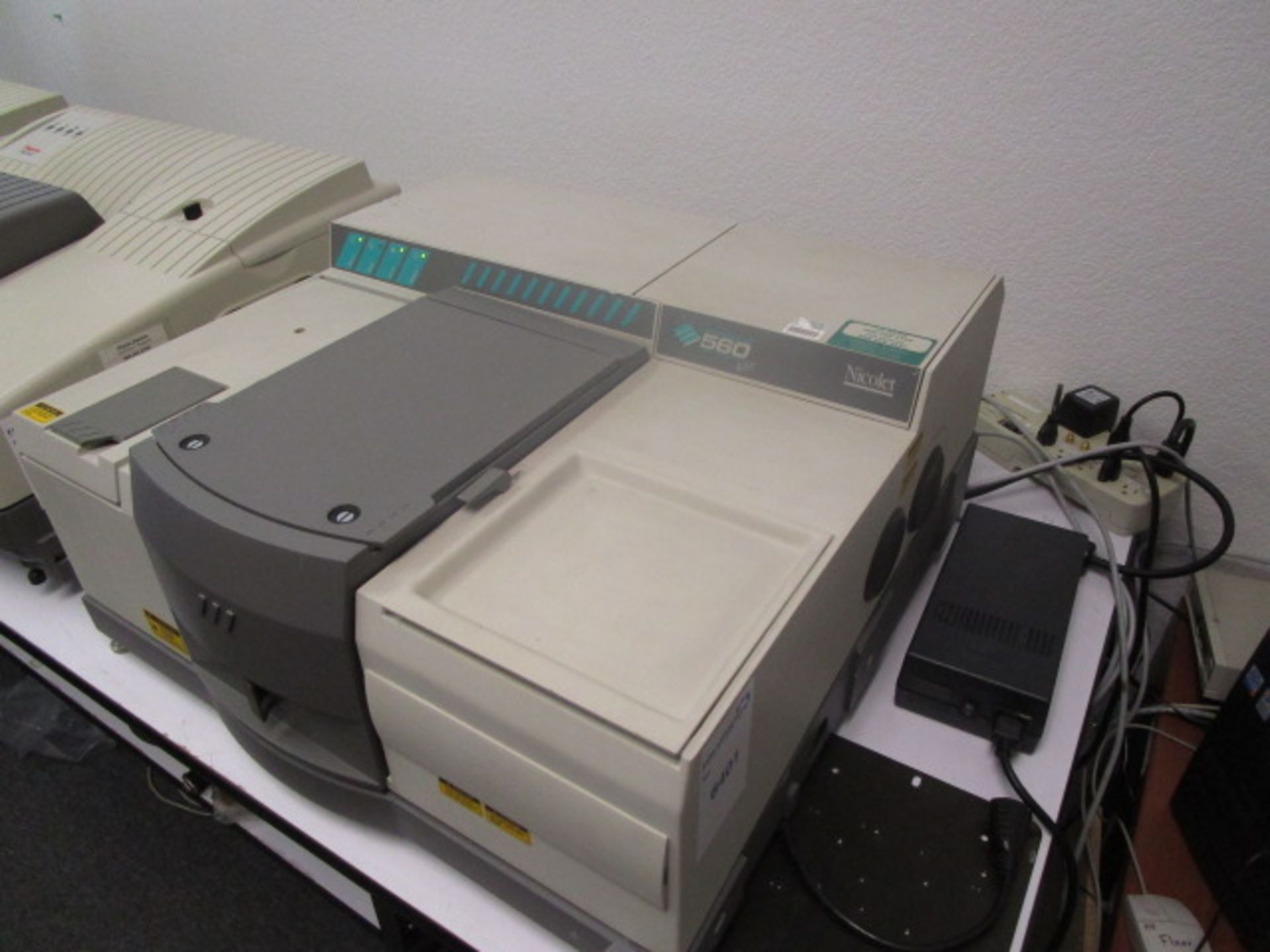 Nicolet Magna- IR 560 Spectromer E.S.P. to include software tutorial, and "32 bit" SW. Near and - Image 20 of 31