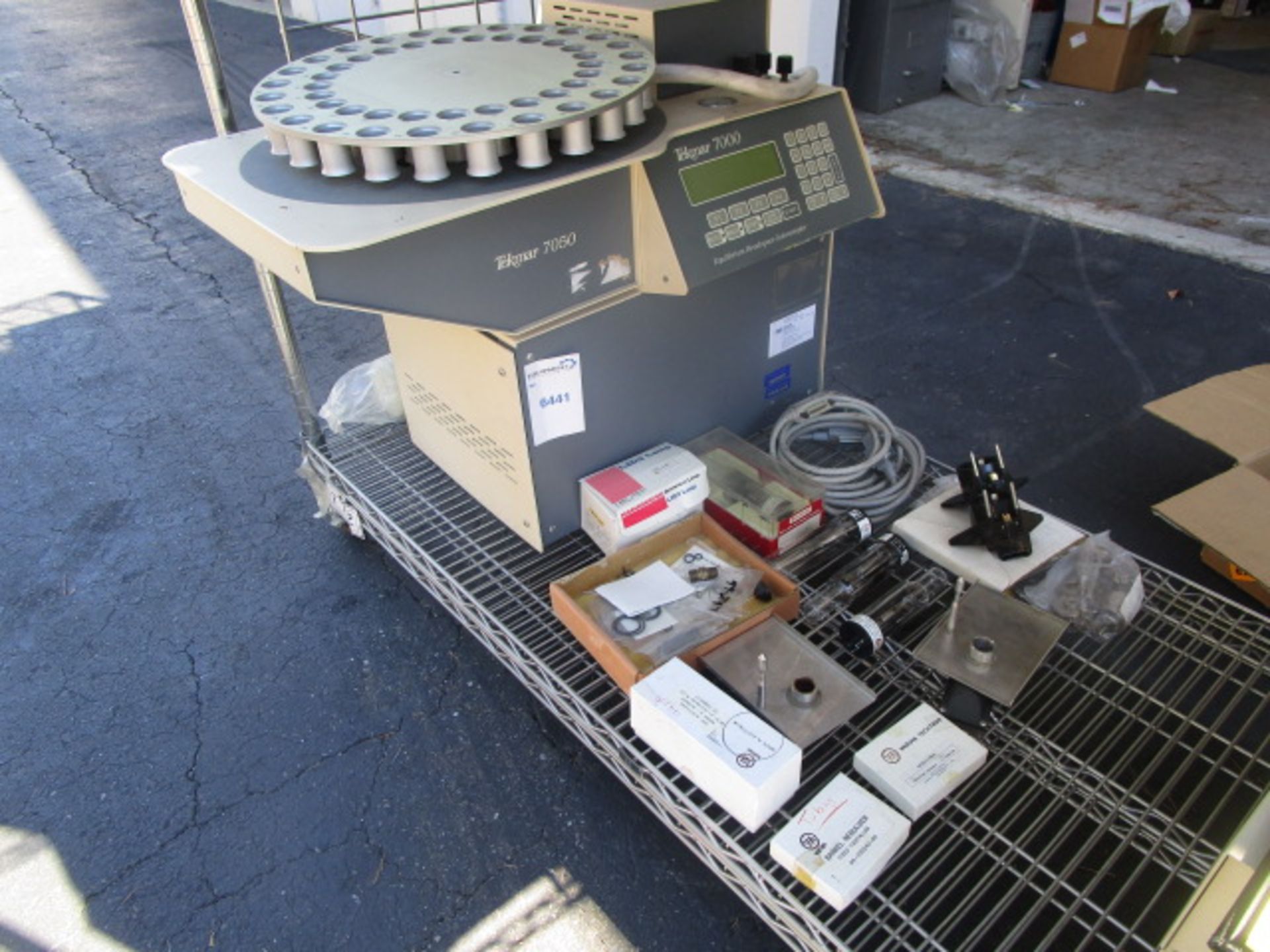 Tekmar 7000 equilibrium headspace Autosampler with Tekmar 7050 comes with accessories and cables - Image 12 of 12
