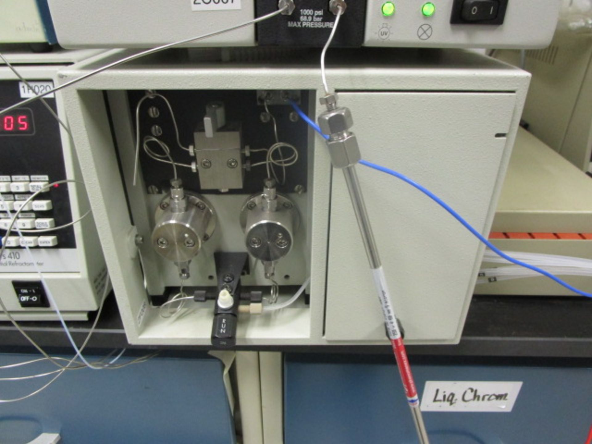 Waters HPLC system incudes autosampler, Model 717 plus, 600S pump with controller, photodiode - Image 8 of 34