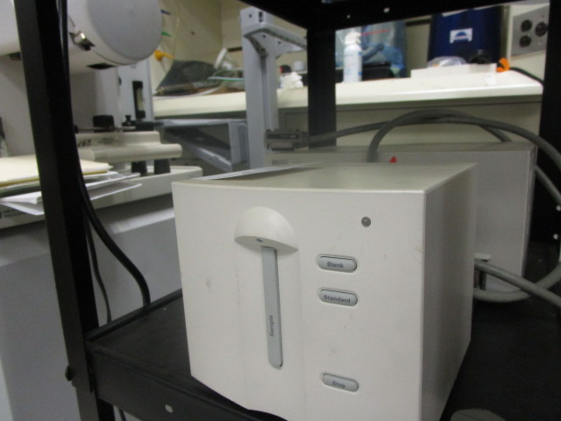 Hewlett Packard 8453 UV-Vis Spectra Photometer with grip cable. - Image 4 of 7