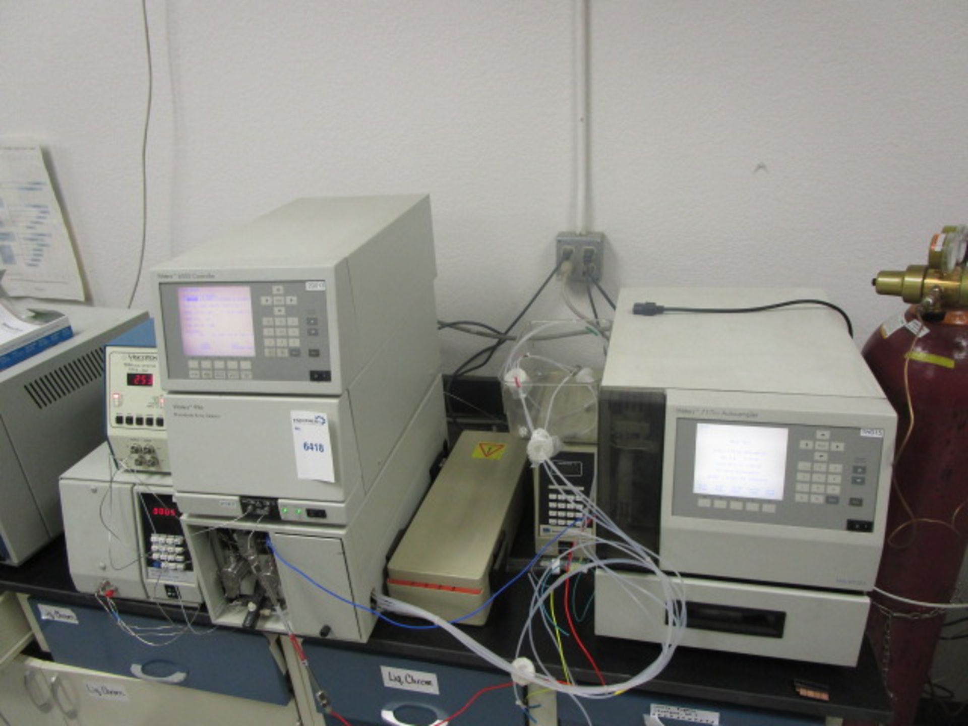 Waters HPLC system incudes autosampler, Model 717 plus, 600S pump with controller, photodiode - Image 19 of 34