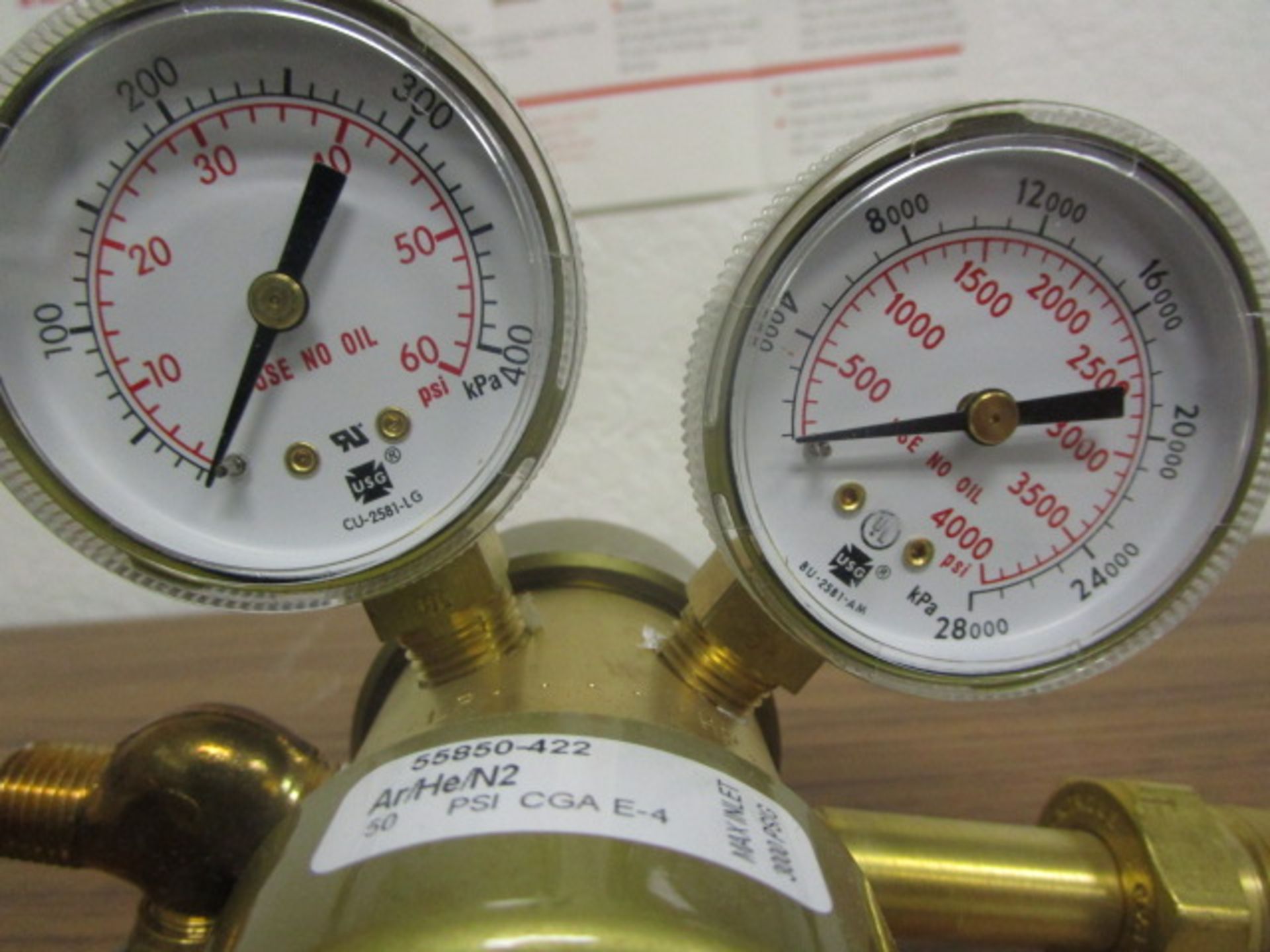 VWR gas regulator Ar/He/N2 50 psi CGA E-4 - Image 3 of 7