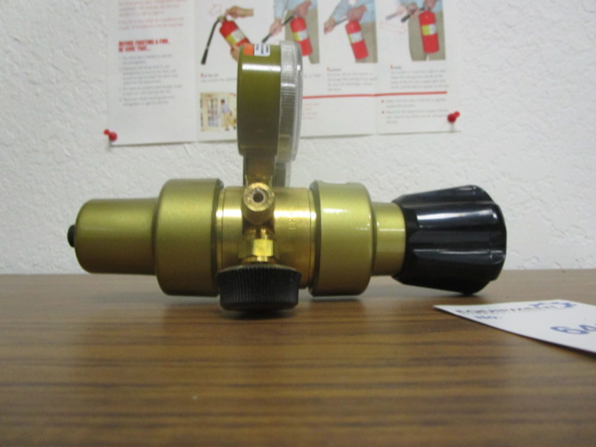 VWR gas regulator Ar/He/N2 50 psi CGA E-4 - Image 5 of 7