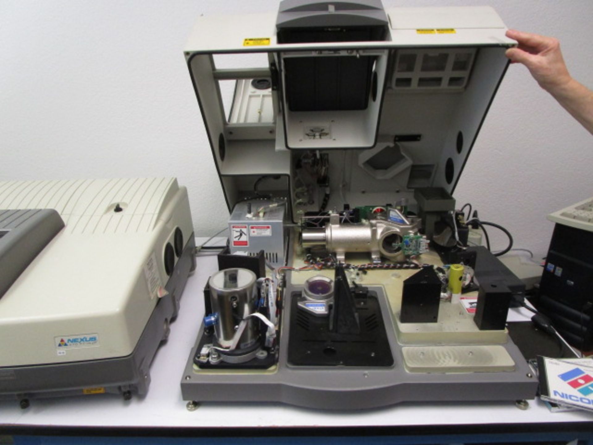 Nicolet Magna- IR 560 Spectromer E.S.P. to include software tutorial, and "32 bit" SW. Near and - Image 2 of 31