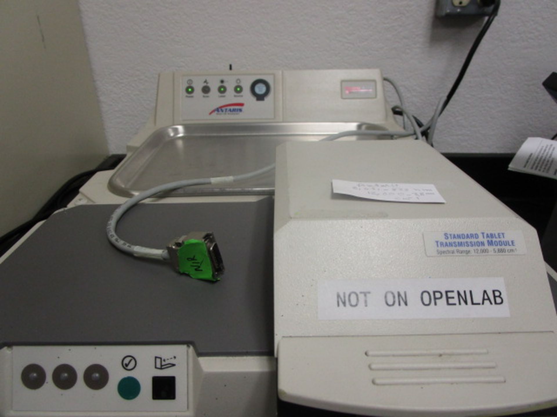 Thermo Nicolet Antaris near-in analyzer with computer board and communicaion cable with manuals - Image 3 of 26