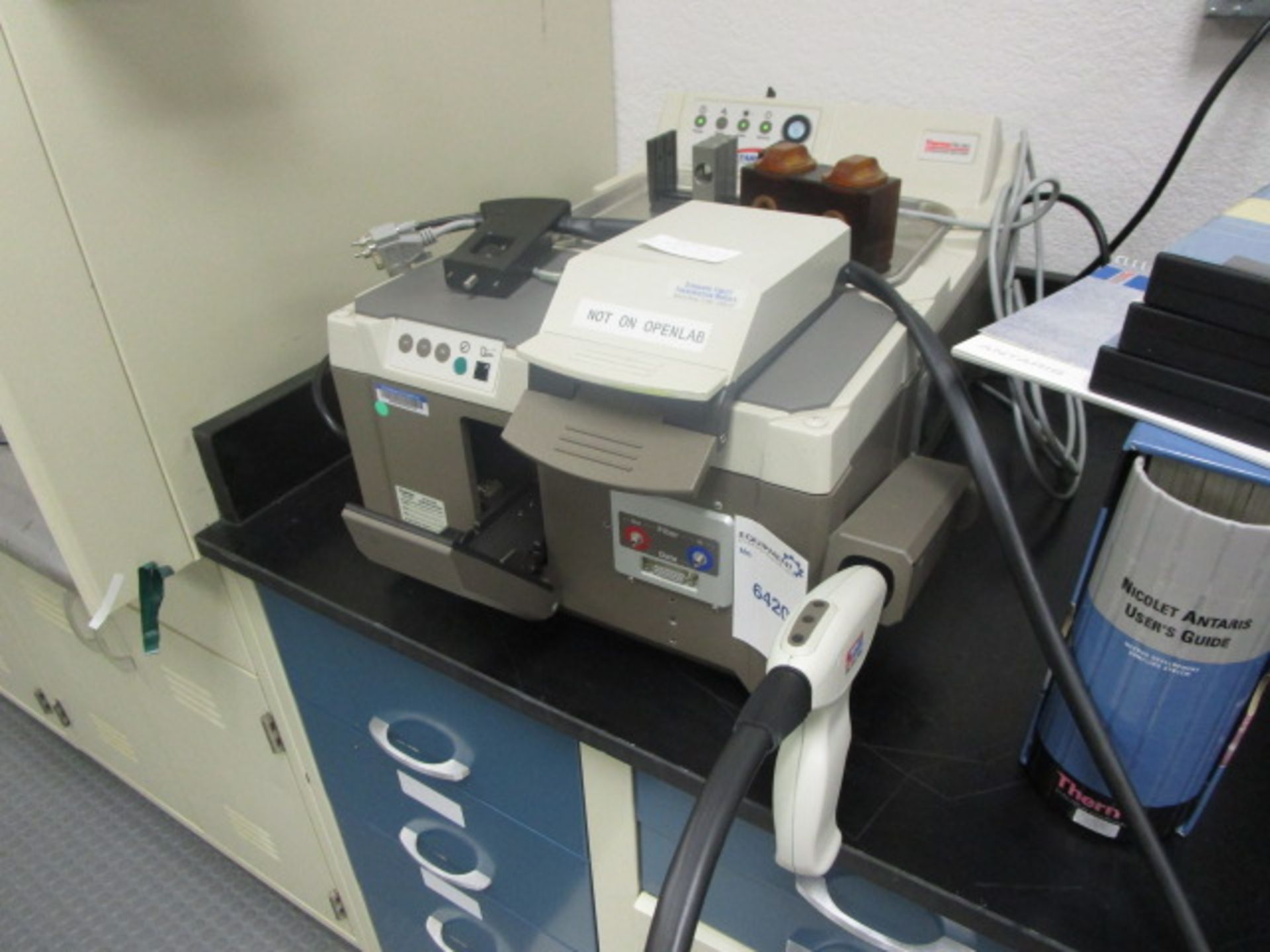 Thermo Nicolet Antaris near-in analyzer with computer board and communicaion cable with manuals - Image 17 of 26