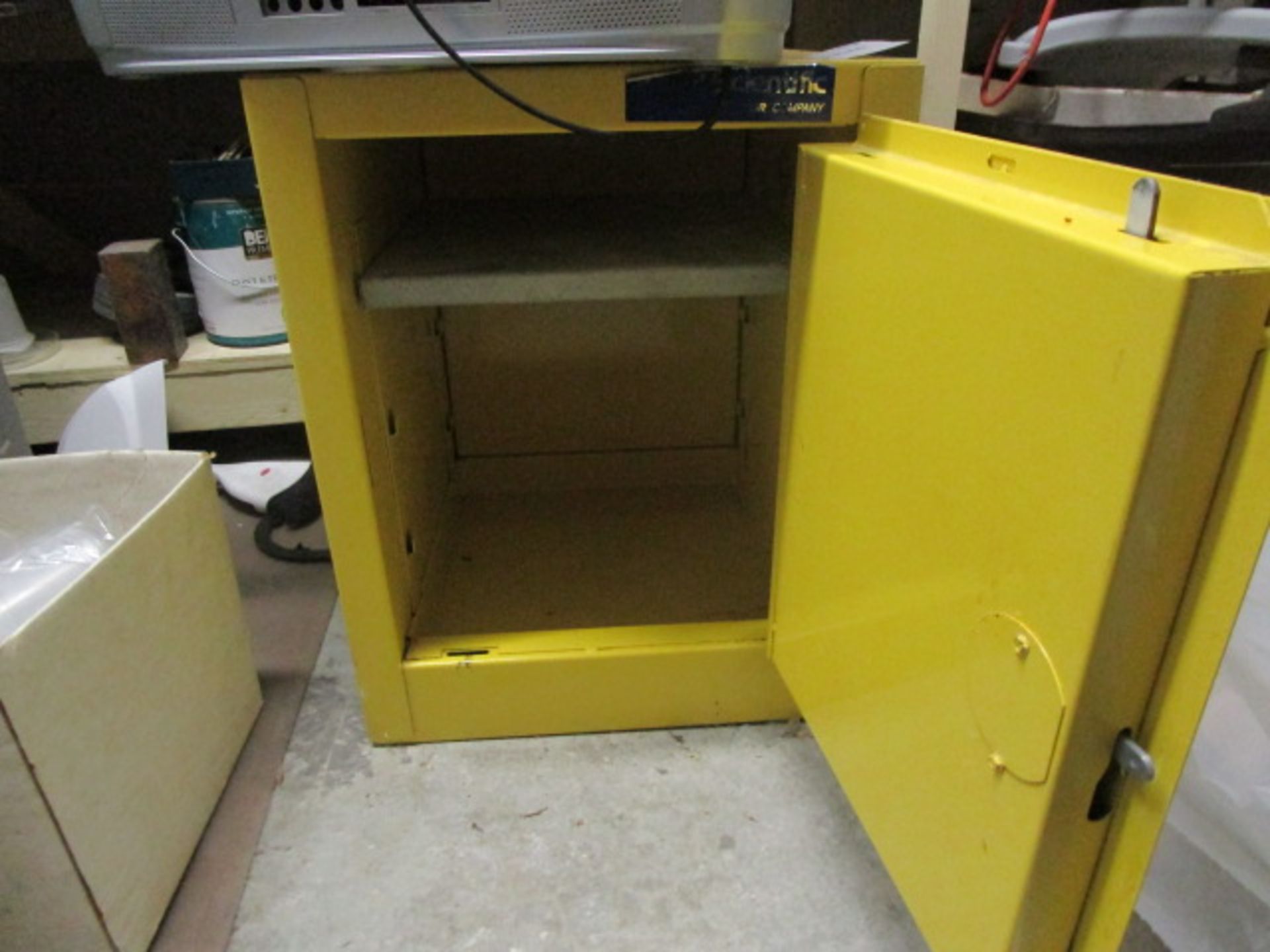EAGLE model 1904 flammable cabinet (Yellow) - Image 4 of 5