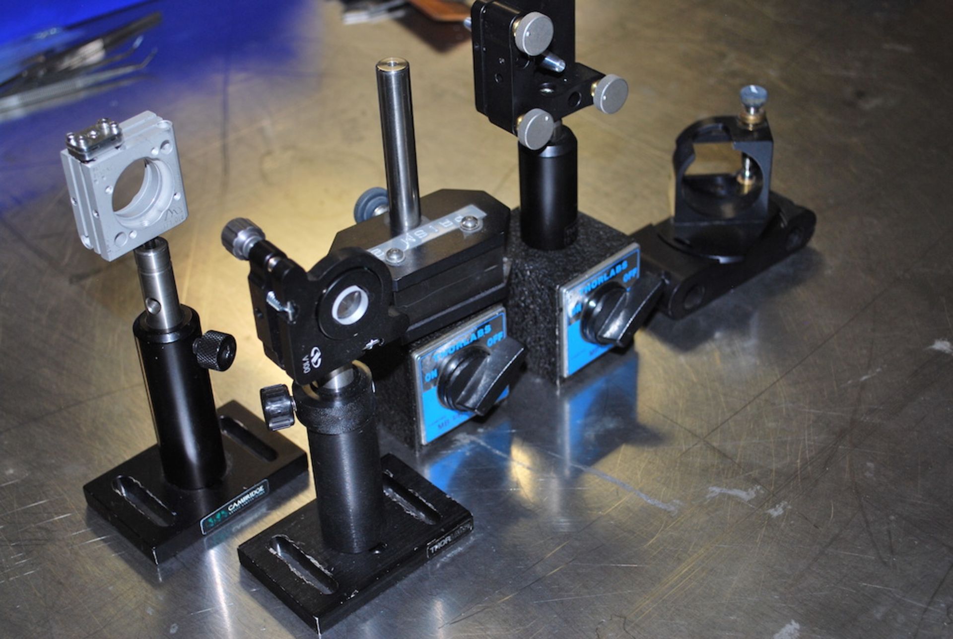 Qty-3 1" XY optical mounts on stands + Dispersion prism ( 25 % - 75% ratio ) - Image 3 of 14