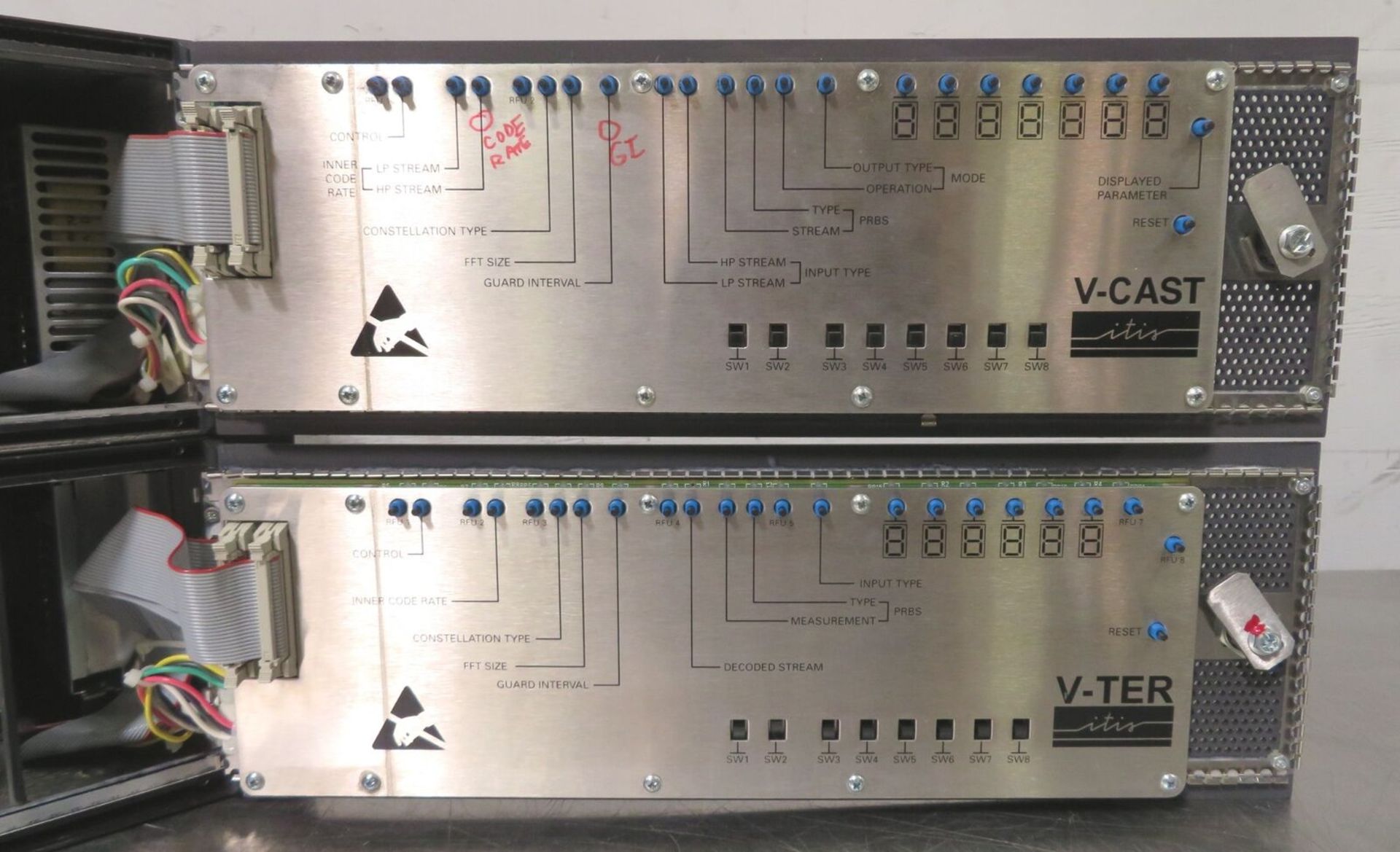 ITIS V-CAST DVB-T COFDM Modulator TRA-70014V112 V-Ter Test Receiver TRA-96277V121 - Gilroy - Image 6 of 9