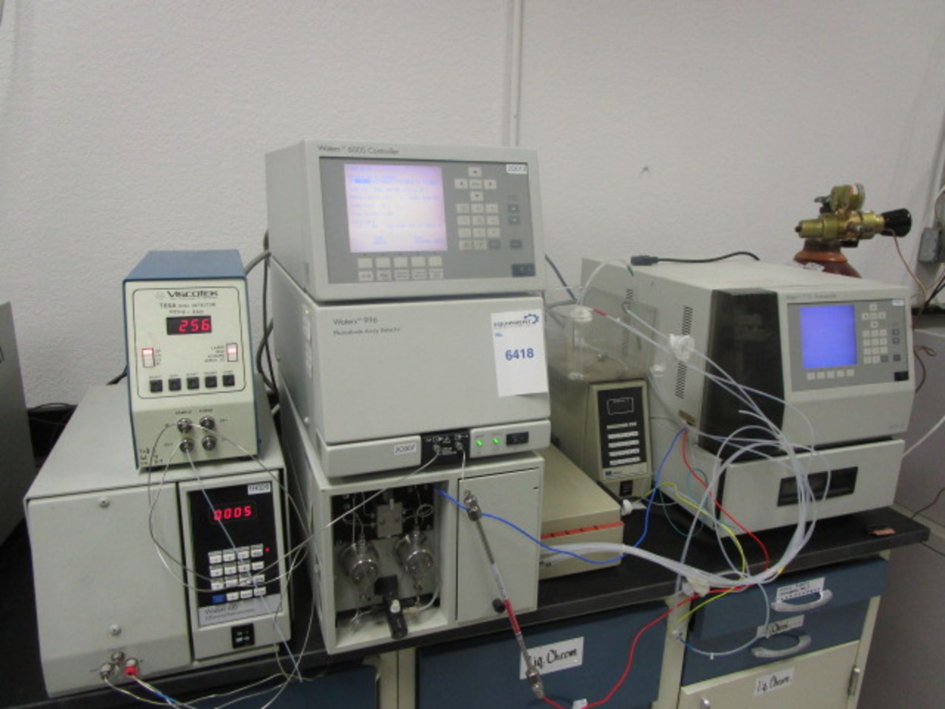 Waters HPLC system incudes autosampler, Model 717 plus, 600S pump with controller, photodiode
