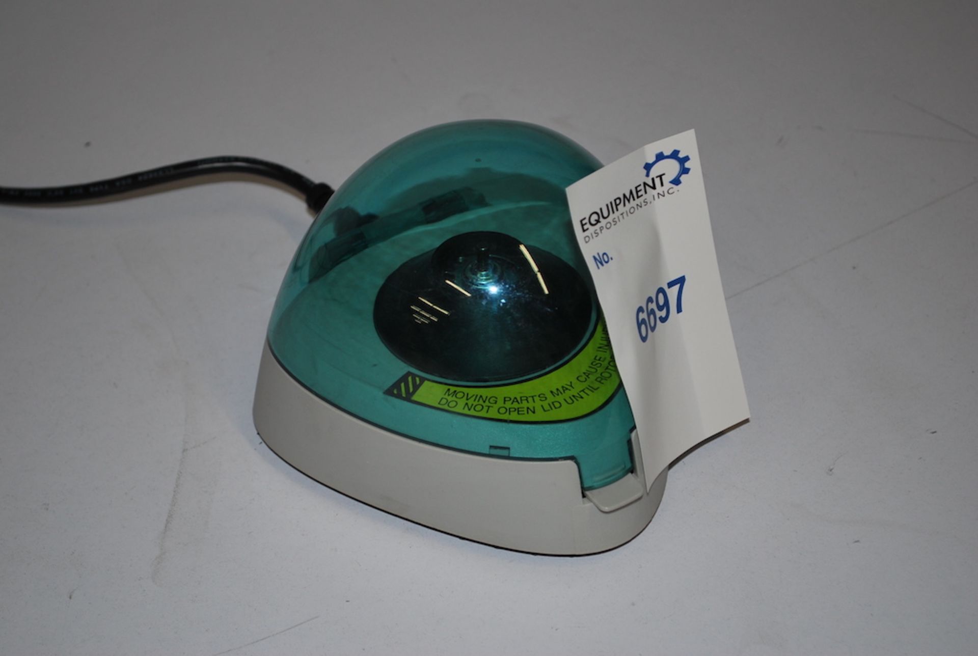 LABNET INTERNATIONAL INC. MINI CENTRIFUGE 115V, 50-60HZ , 130mA - Image 2 of 4