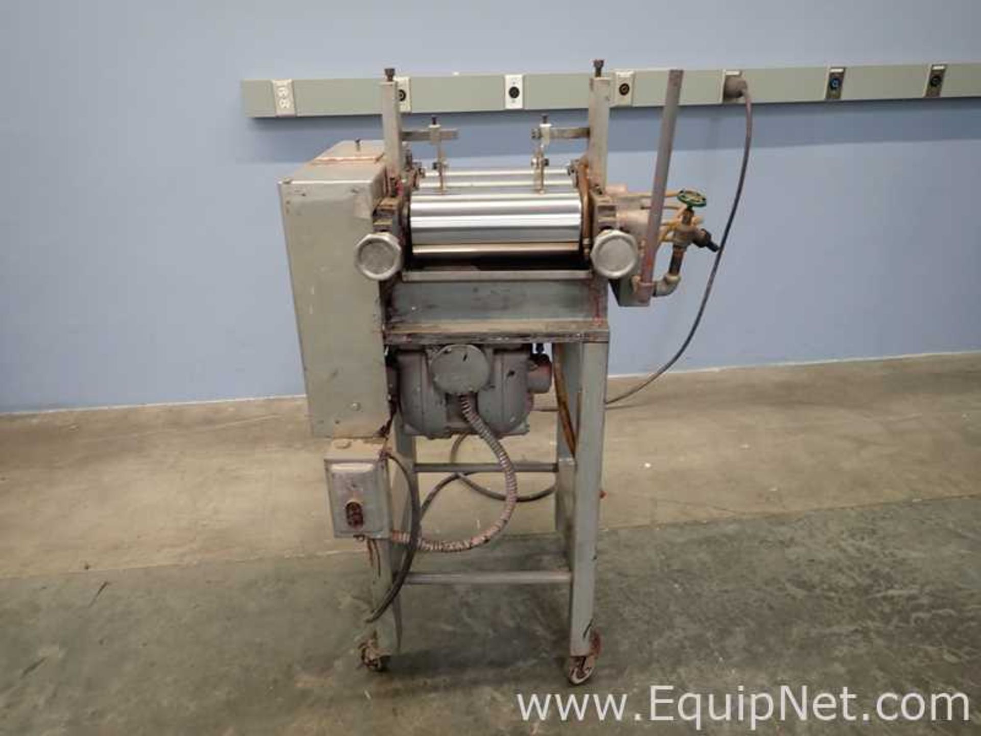 DESCRIPTION: This three roll mill is appx 12" in length EQUIPNET LISTING # 720238 HANDLING FEE: $ - Image 17 of 19