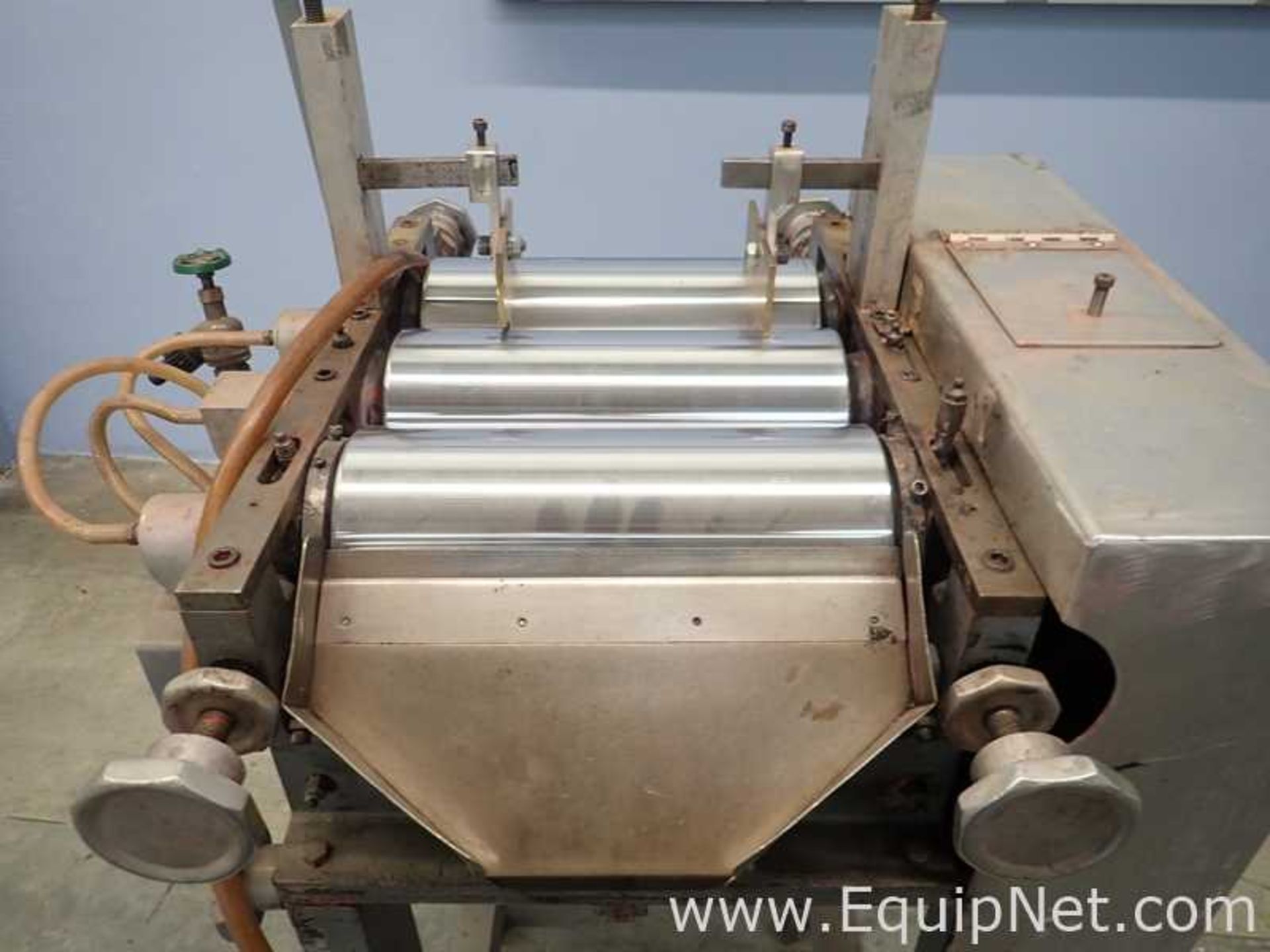 DESCRIPTION: This three roll mill is appx 12" in length EQUIPNET LISTING # 720238 HANDLING FEE: $ - Image 8 of 19