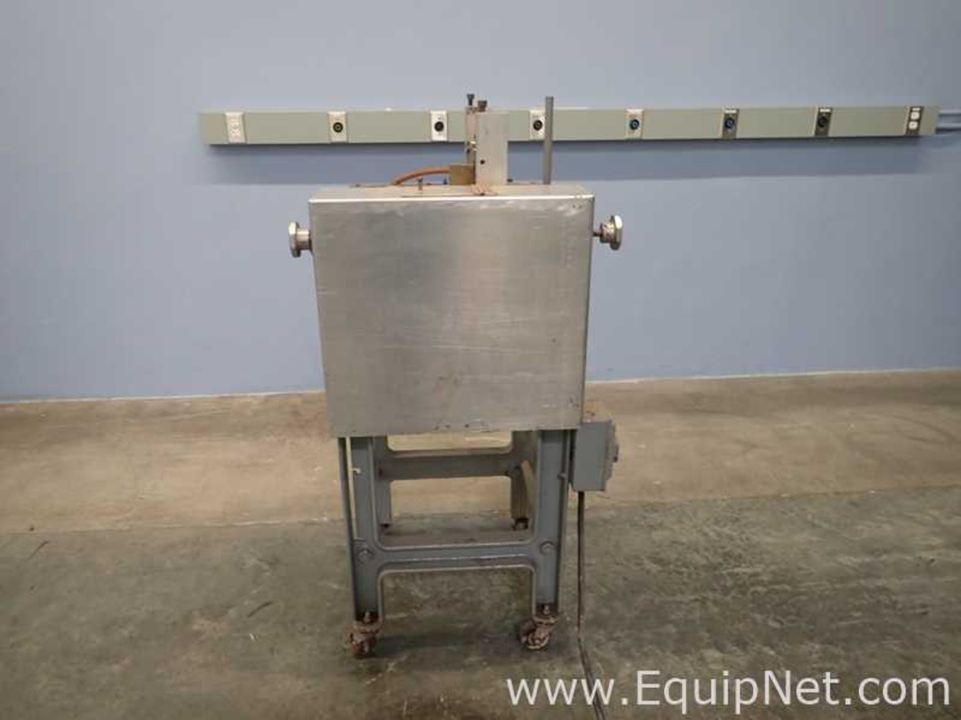 DESCRIPTION: This three roll mill is appx 12" in length EQUIPNET LISTING # 720238 HANDLING FEE: $ - Image 19 of 19