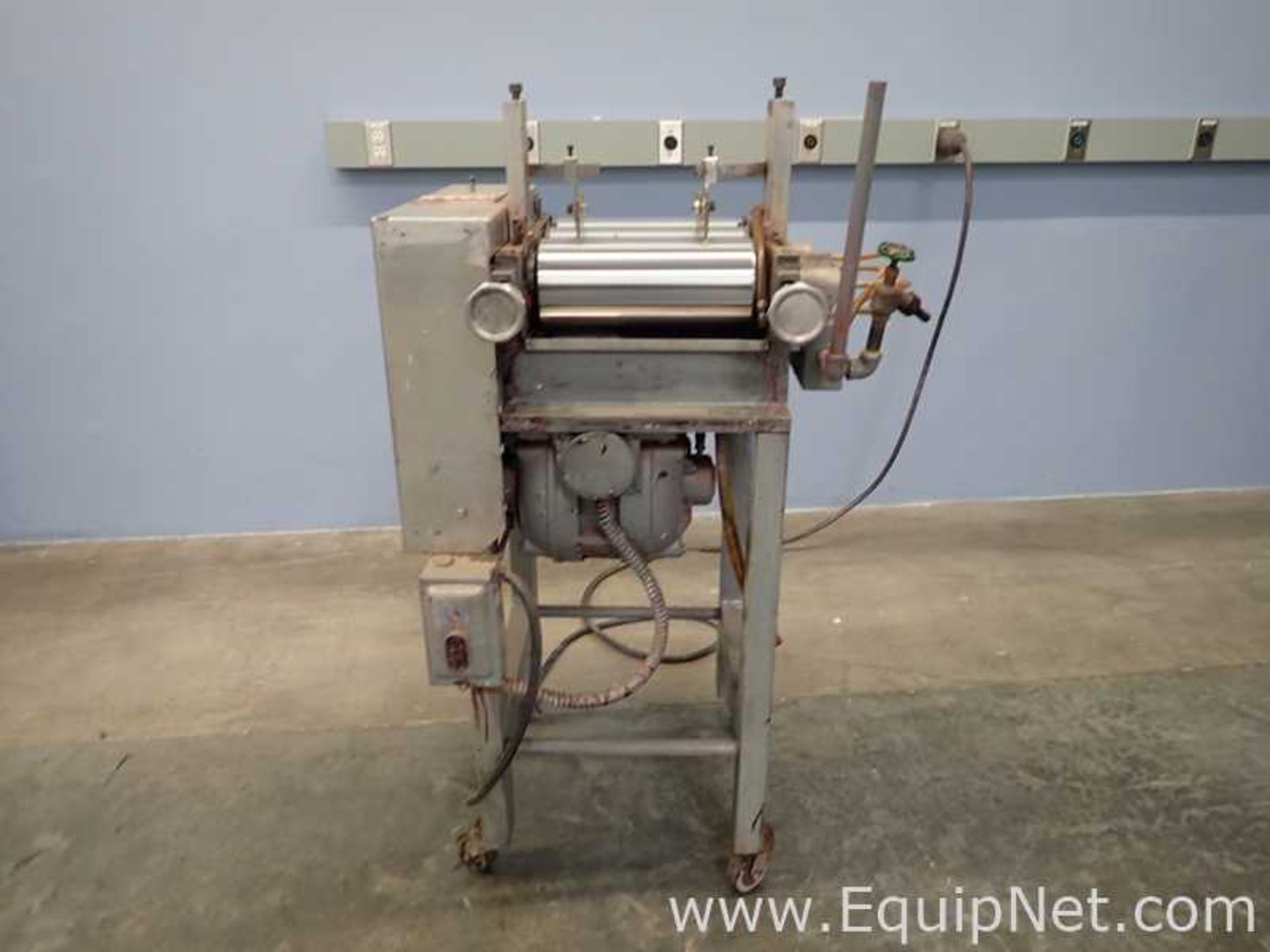 DESCRIPTION: This three roll mill is appx 12" in length EQUIPNET LISTING # 720238 HANDLING FEE: $ - Image 11 of 19