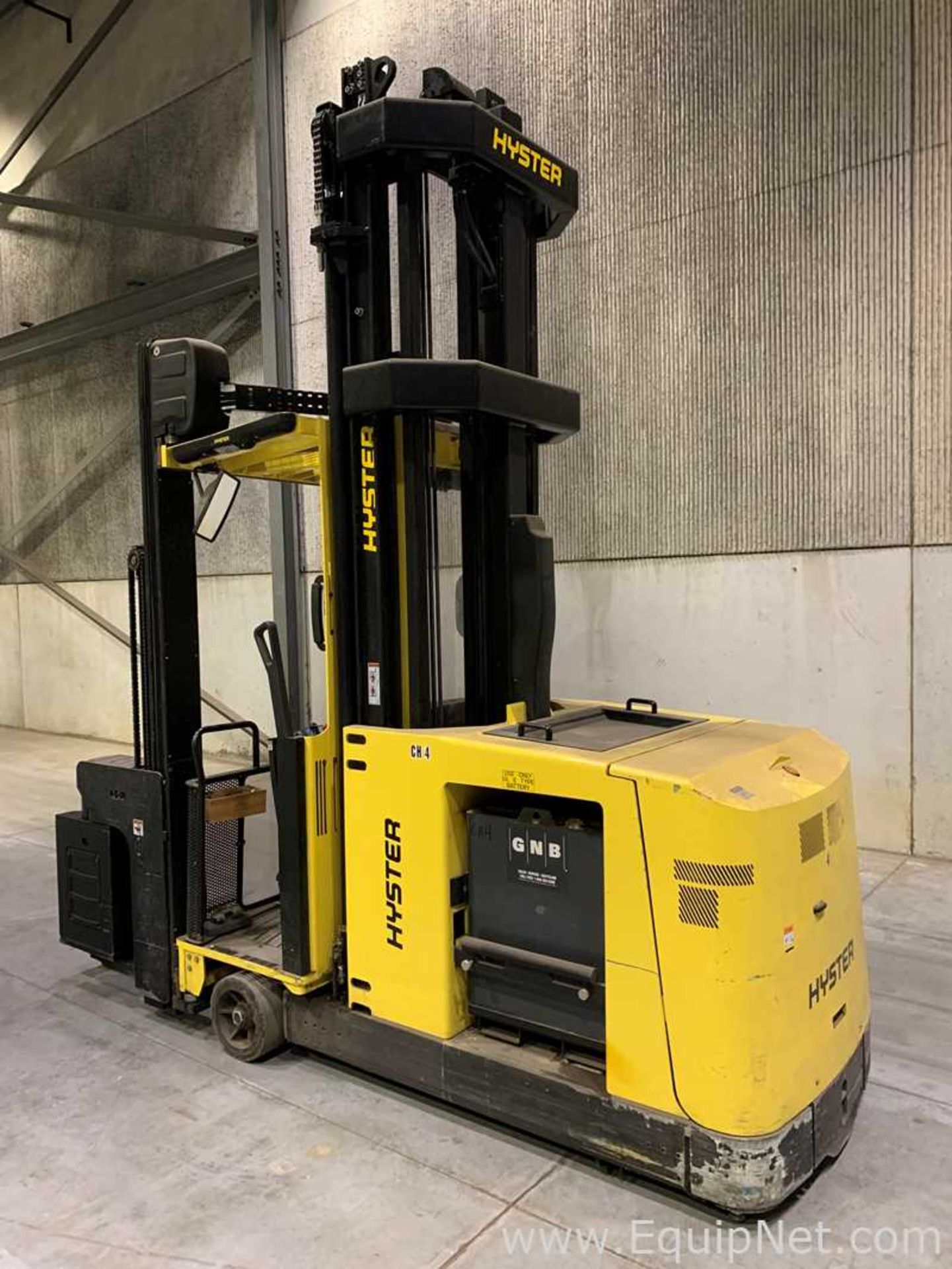 Hyster V30ZMU 3000 LB. Electric Very Narrow Aisle Truck CH4 - Image 8 of 18