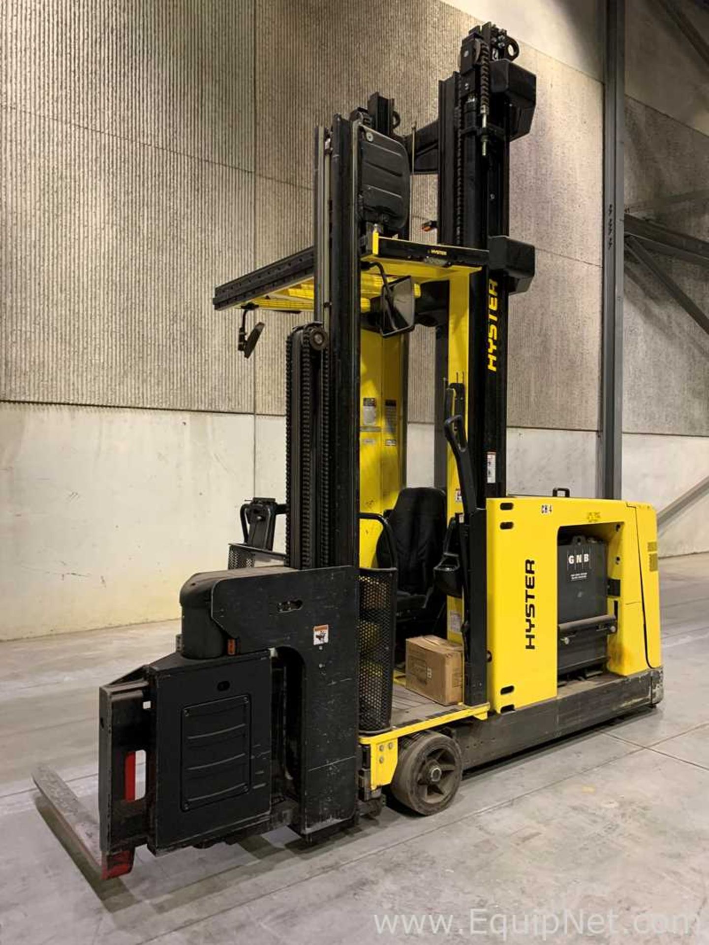 Hyster V30ZMU 3000 LB. Electric Very Narrow Aisle Truck CH4 - Image 2 of 18